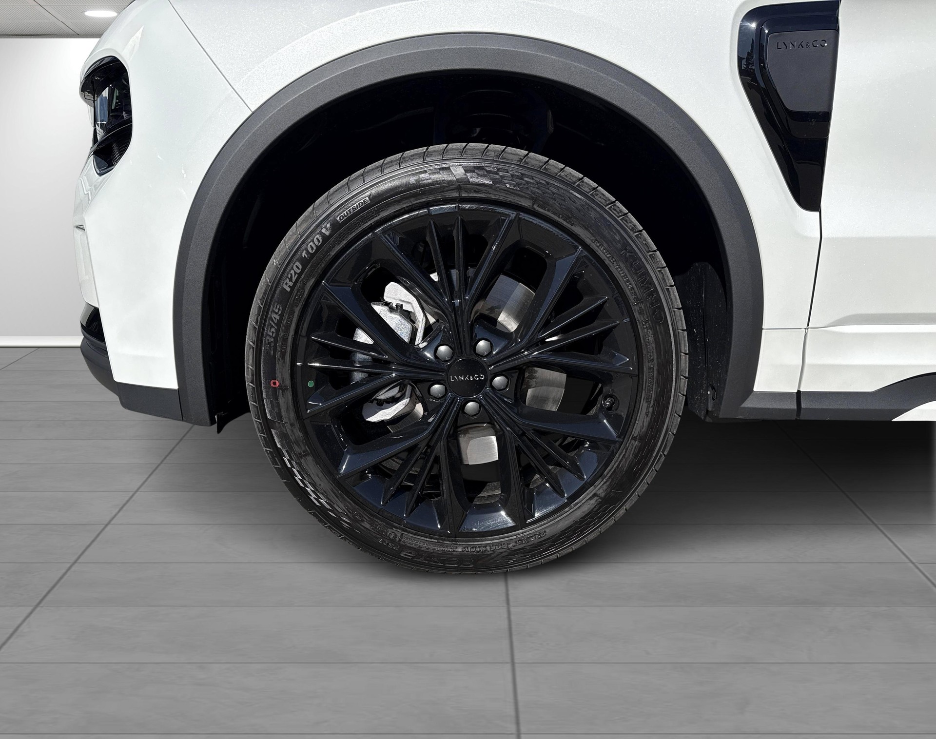 LYNK & CO 01-image-10