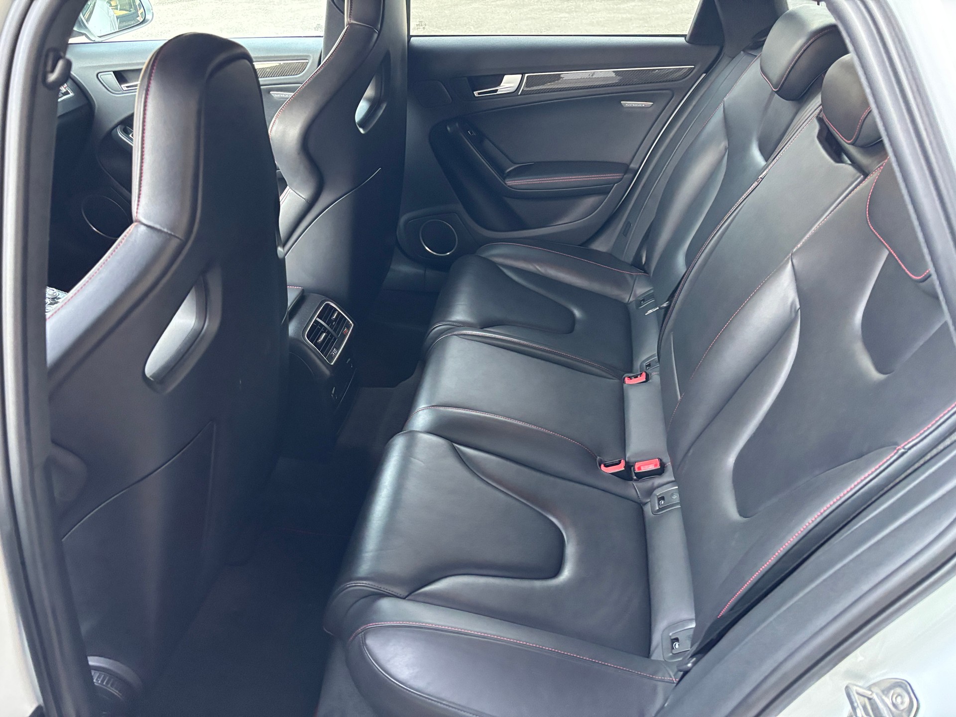 AUDI RS4 Avant 4.2 V8 Schalensitze, Keramik-image-10