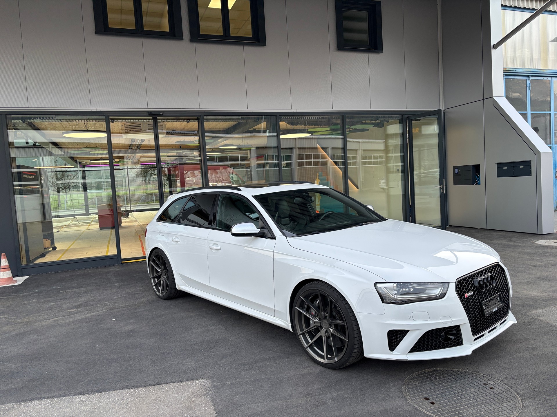AUDI RS4 Avant 4.2 V8 Schalensitze, Keramik-image-5