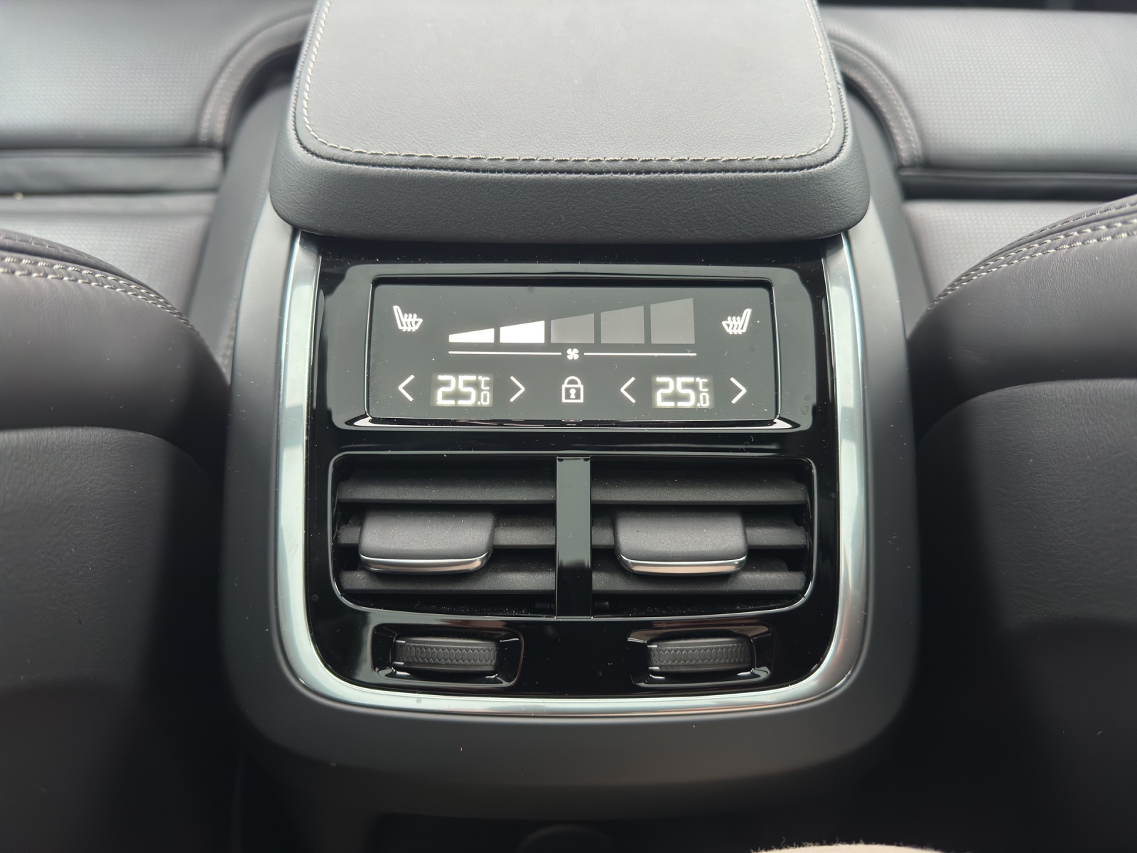 VOLVO XC90 2.0 T8 TE eAWD XCLUSIVE Bright 7Pl-image-4