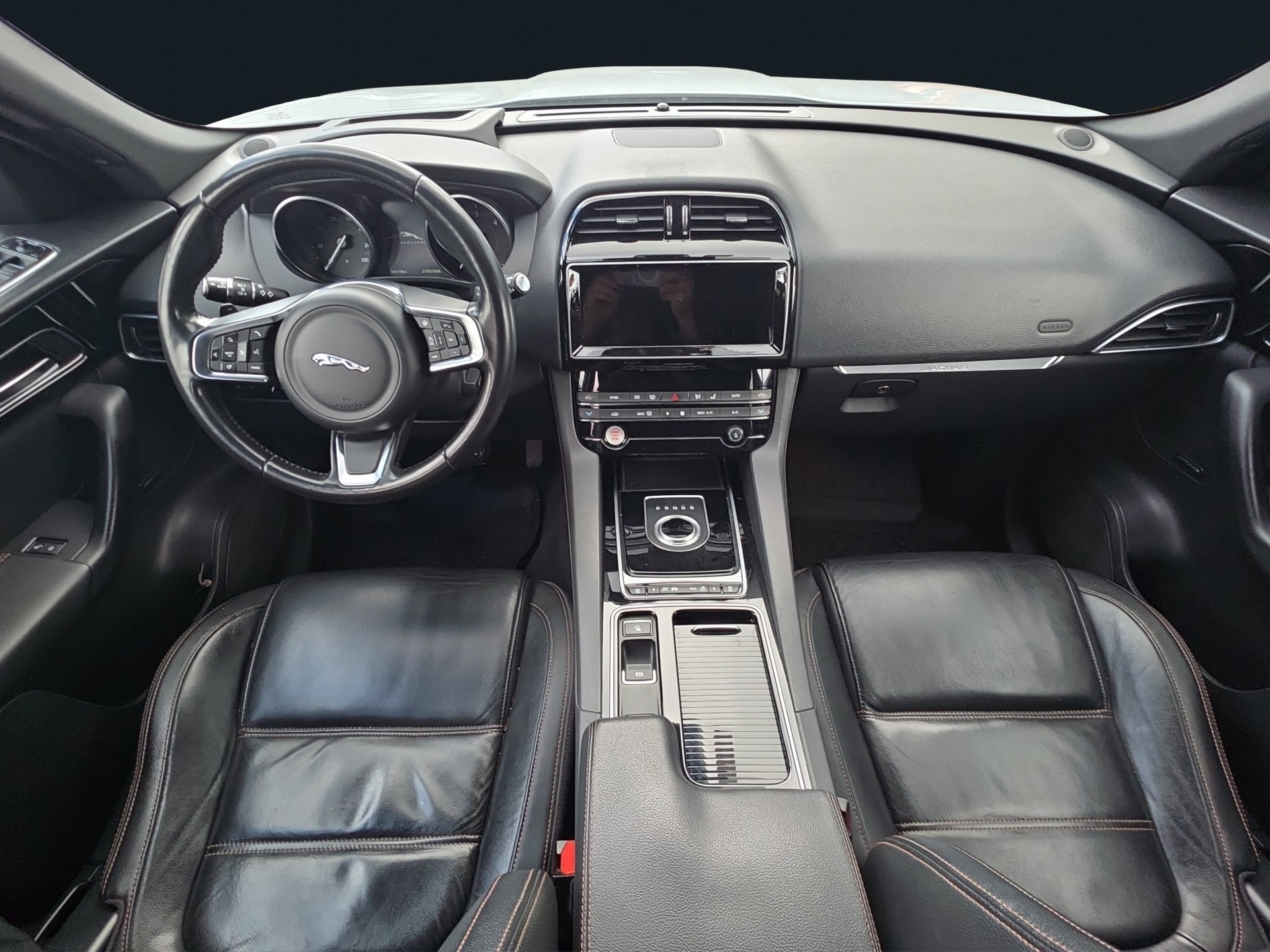 JAGUAR F-Pace 25d Prestige Advantage AWD Automatik-image-8