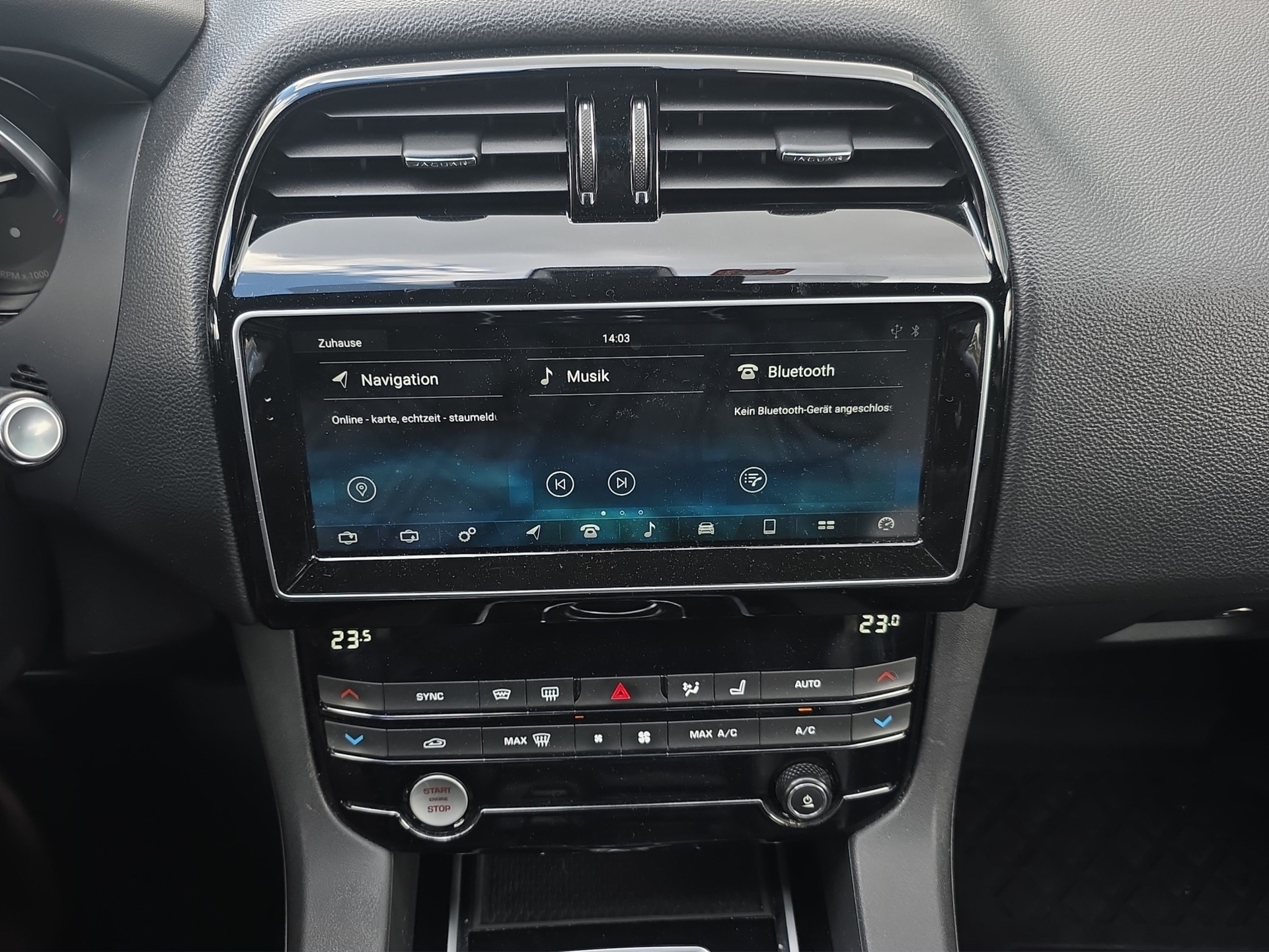 JAGUAR F-Pace 25d Prestige Advantage AWD Automatik-image-12