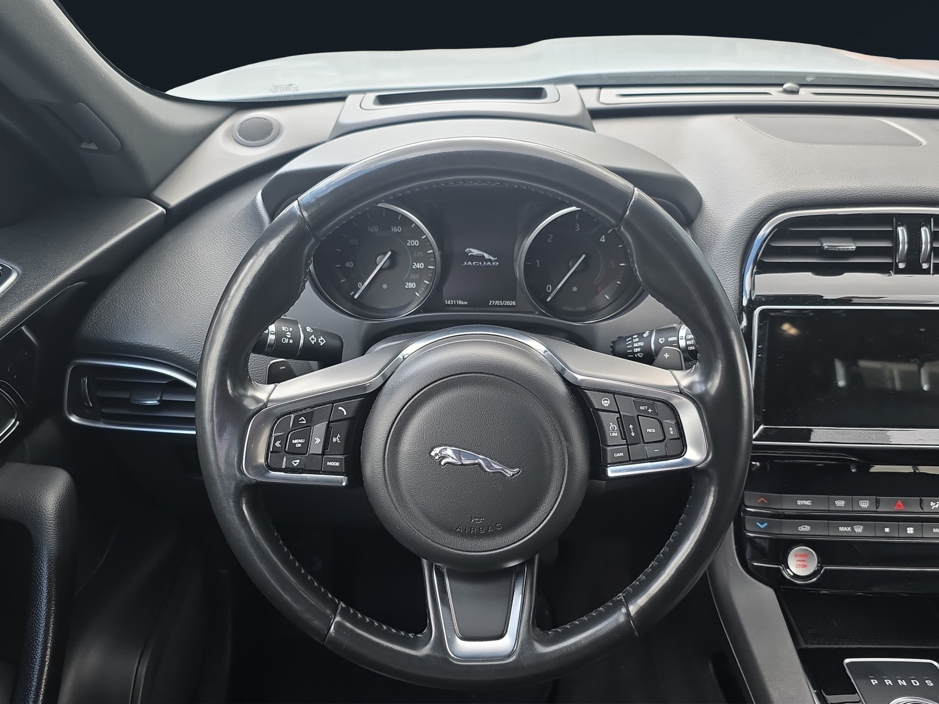 JAGUAR F-Pace 25d Prestige Advantage AWD Automatik-image-11