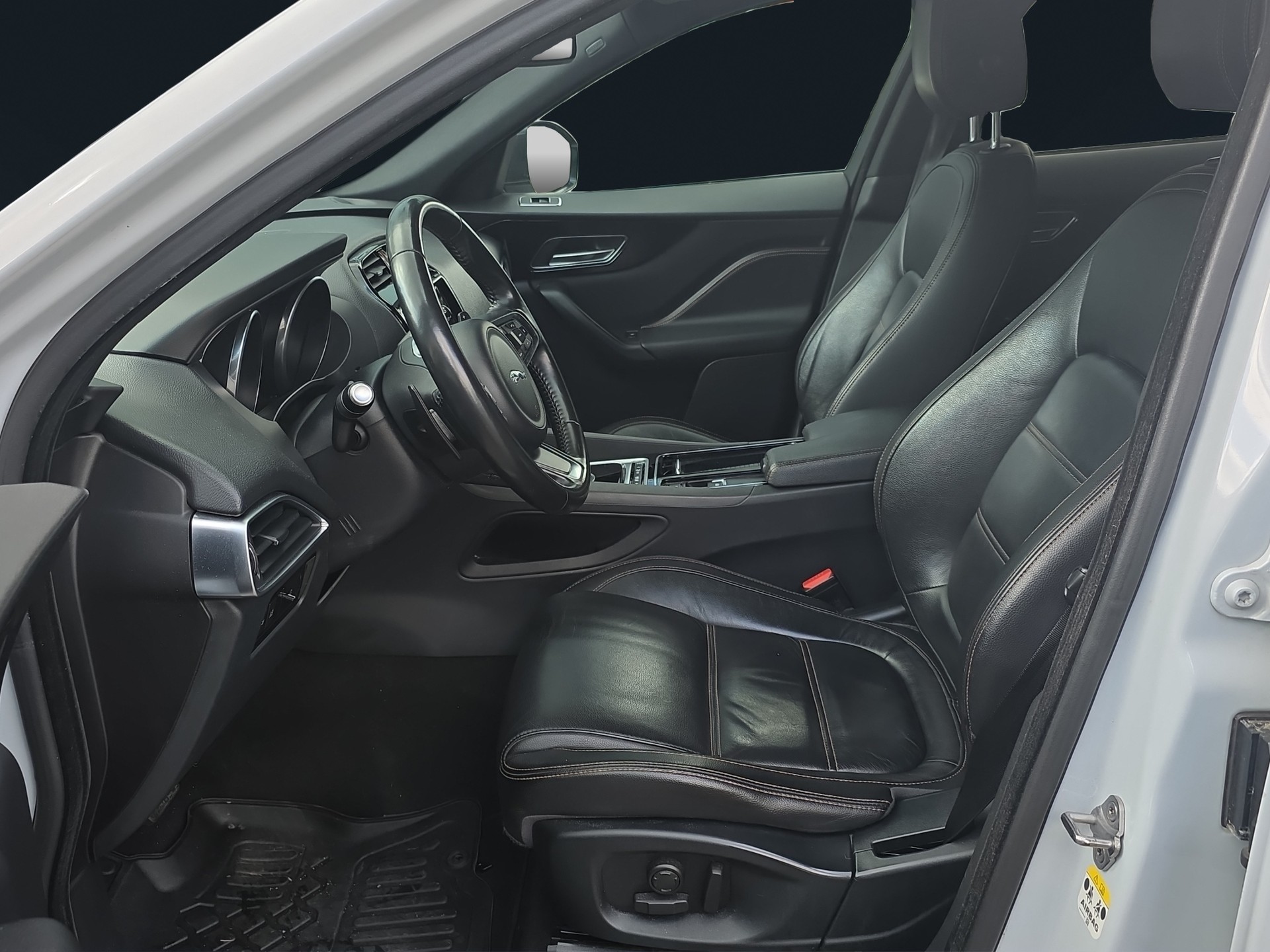JAGUAR F-Pace 25d Prestige Advantage AWD Automatik-image-9