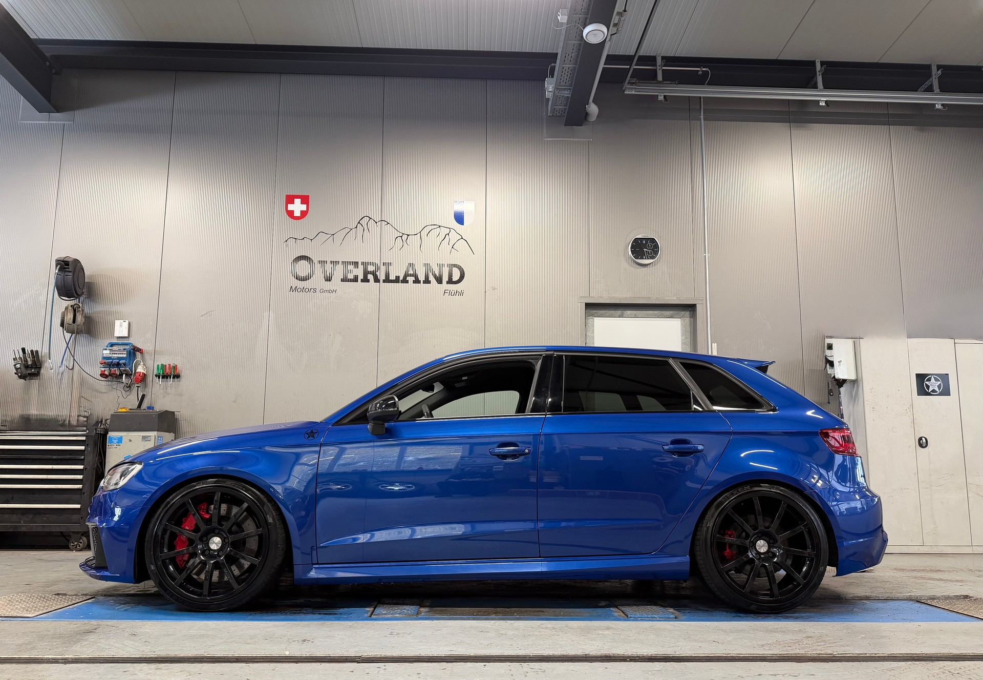 AUDI RS3 2.5 TSI quattro S-tronic-showroom-element-1