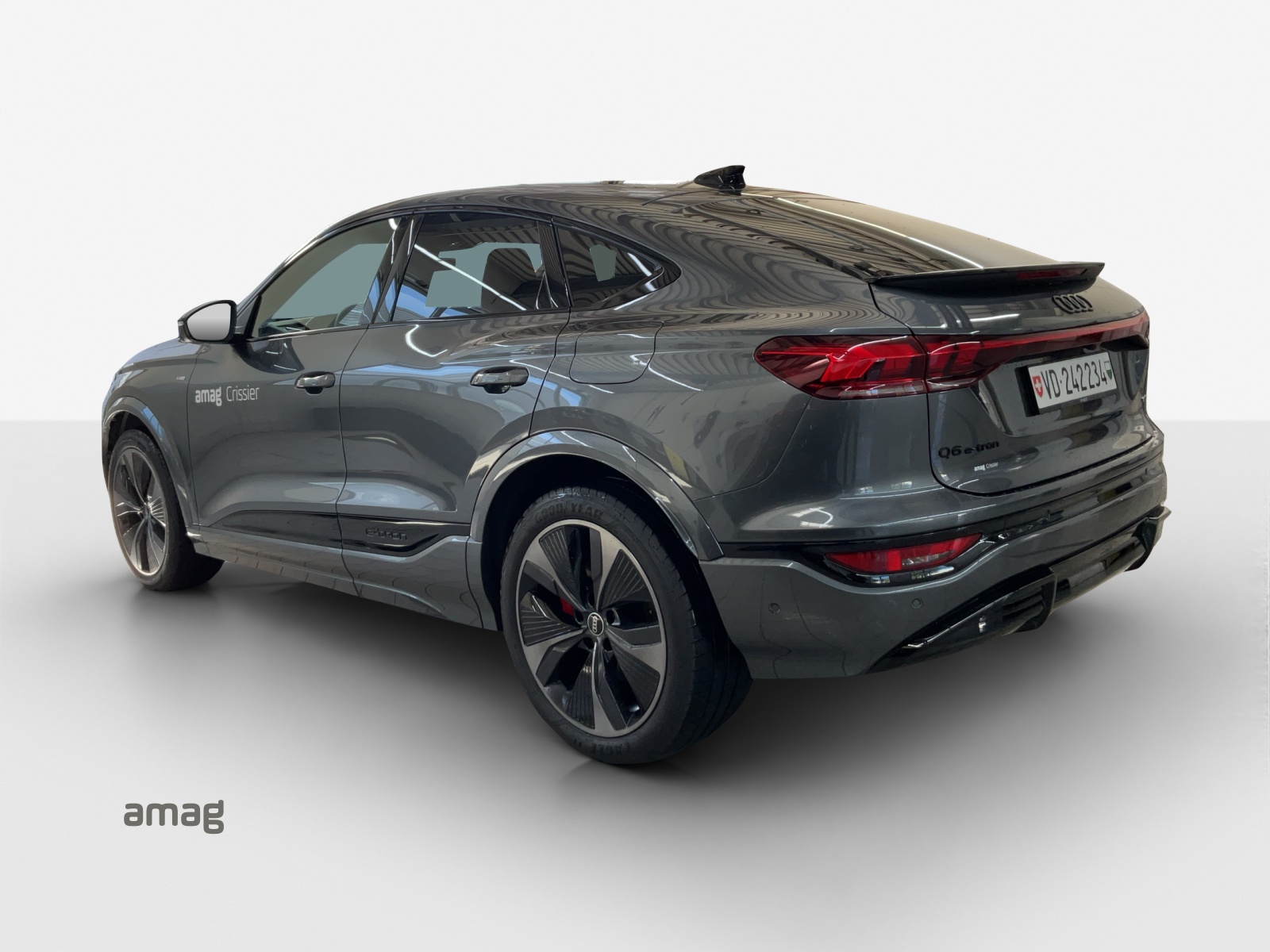 AUDI Q6 Sportback e-tron quattro-showroom-element-2
