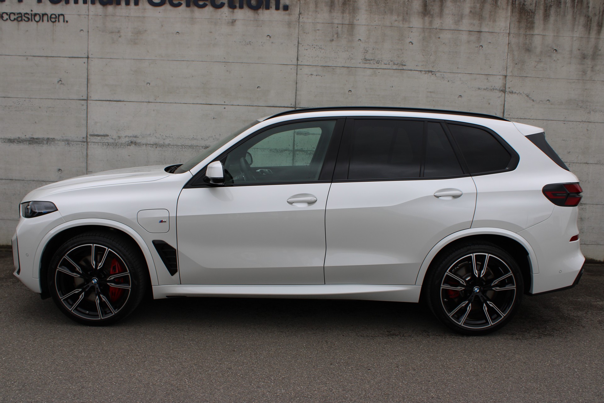 BMW X5 xDr 50e M Sport Pro-showroom-element-2