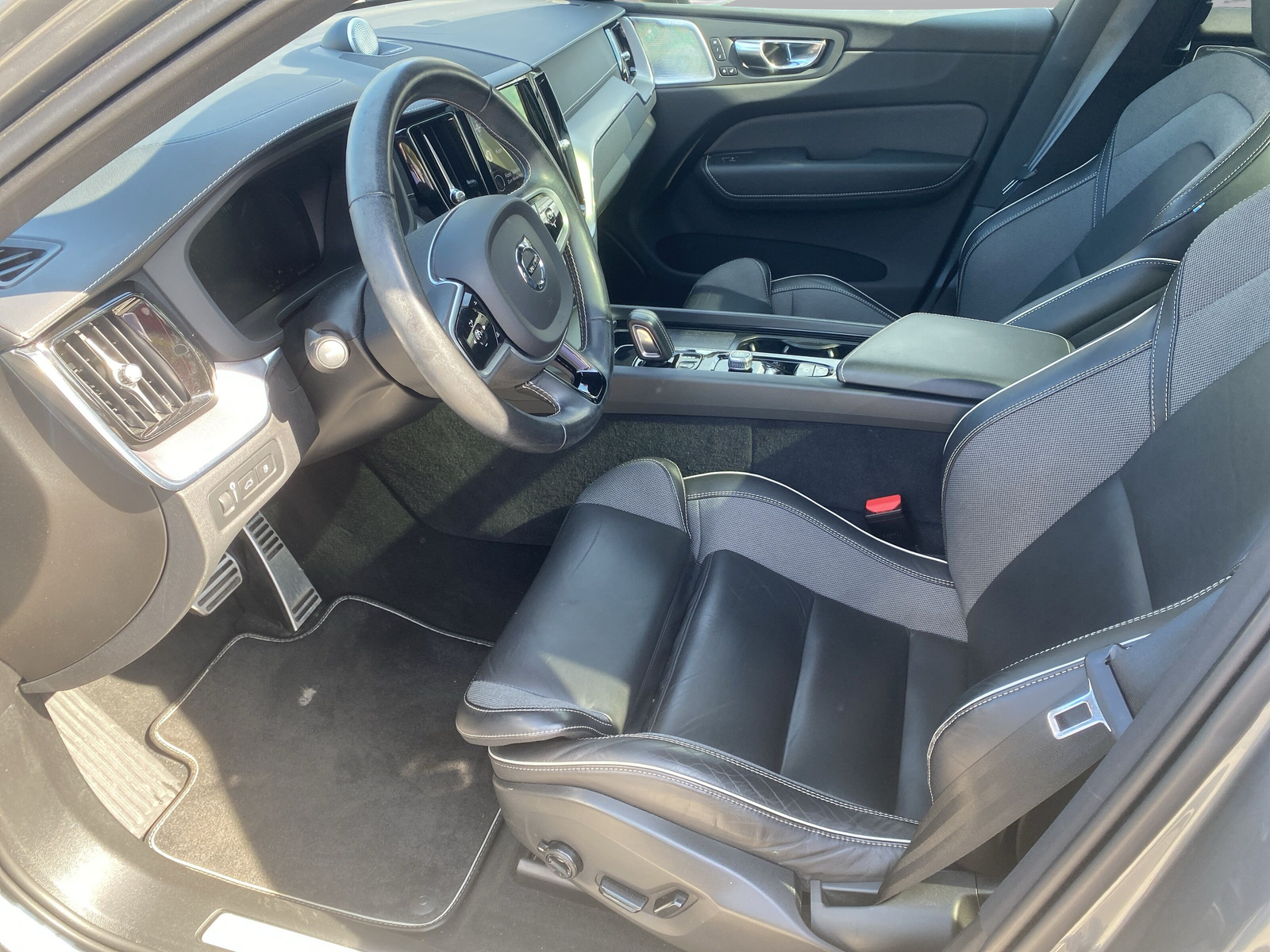 VOLVO XC60 T6 eAWD R-Design Geartronic-image-7
