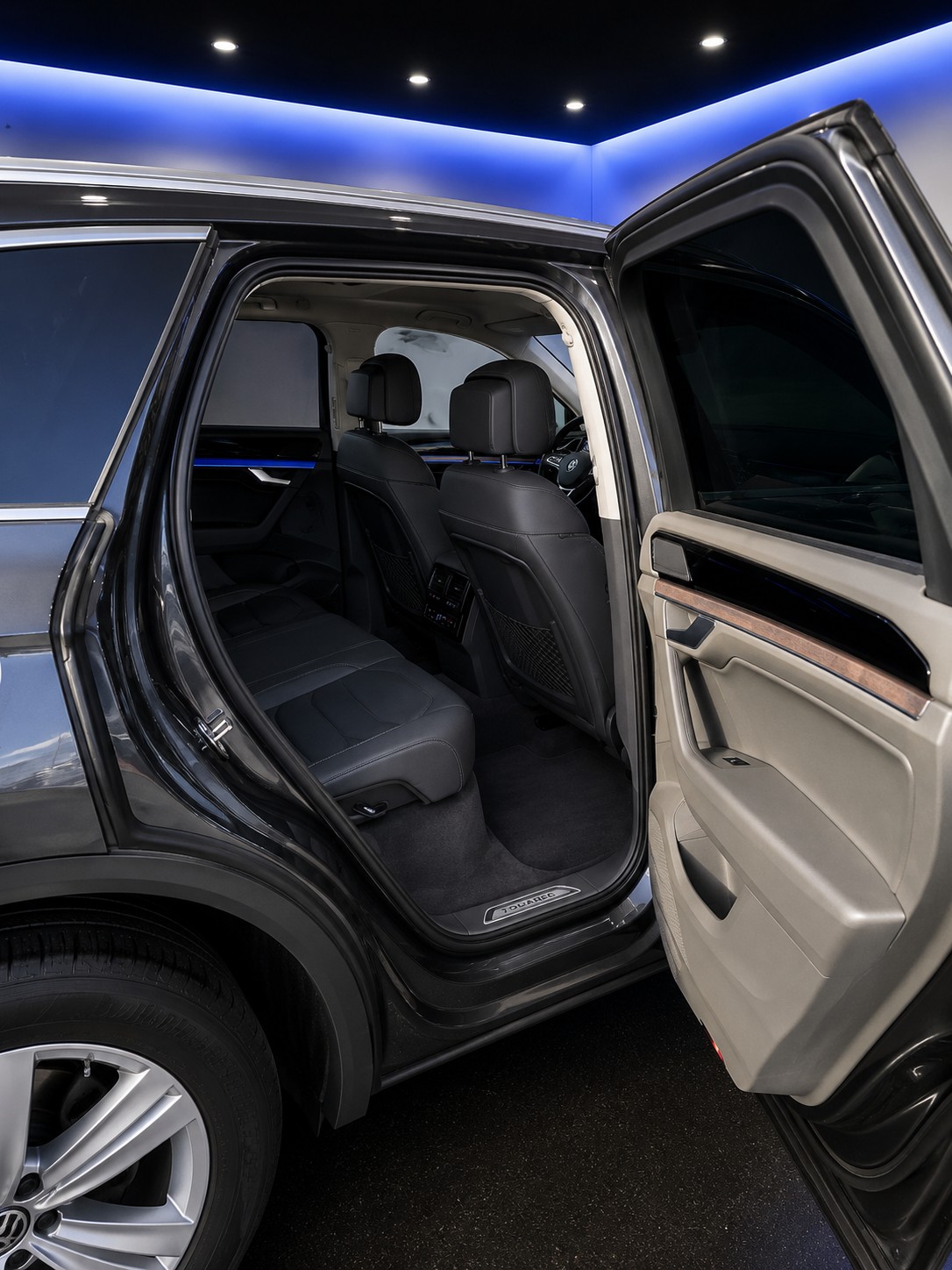 VW Touareg 3.0 TDI Elegance Tiptronic-image-10