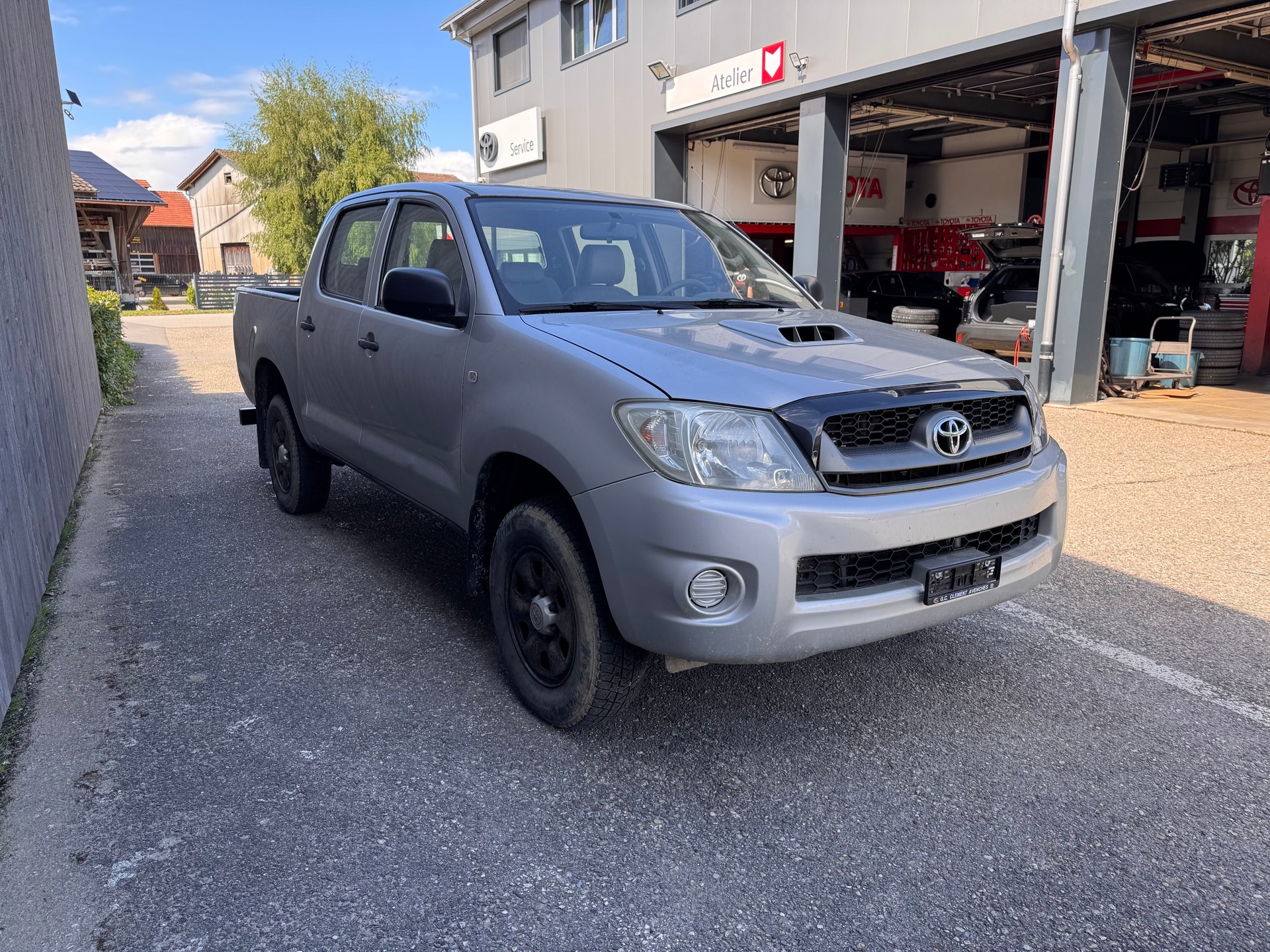 TOYOTA Hilux 4x4 DoubleCab LineaLuna-image-1