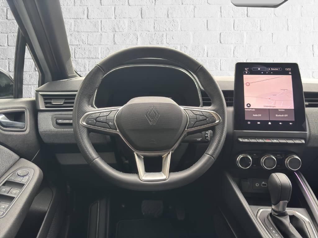 RENAULT Clio 1.6 E-Tech techno-image-9