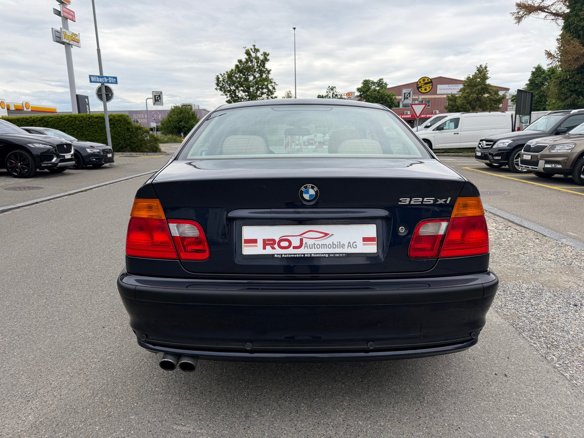 BMW 325xi-image-4
