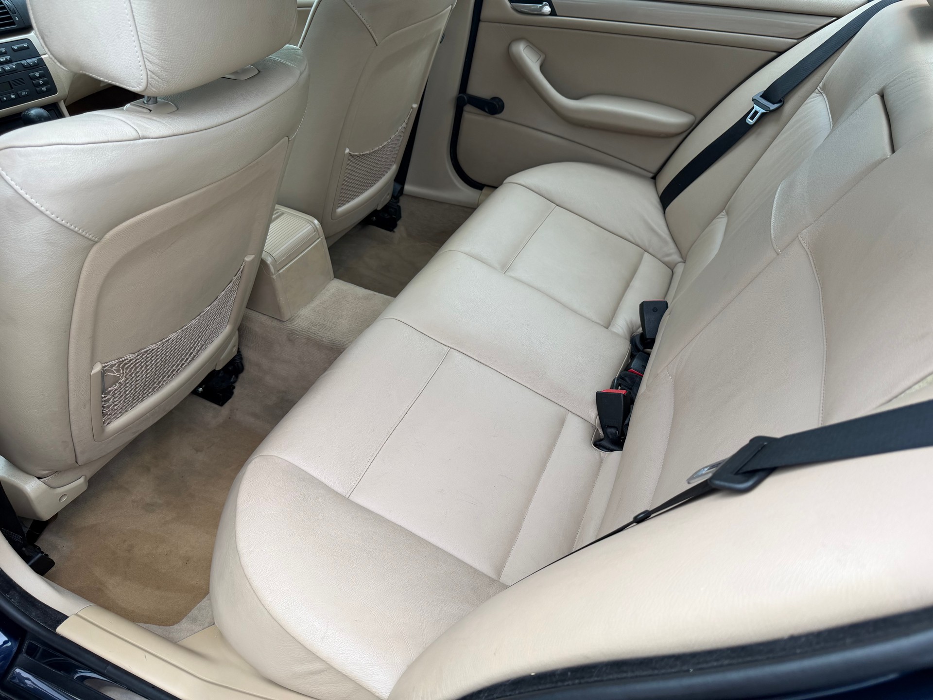 BMW 325xi-image-7