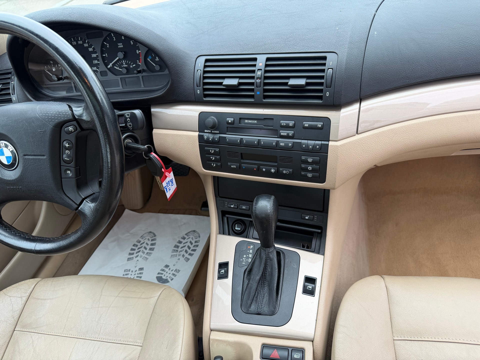 BMW 325xi-image-13
