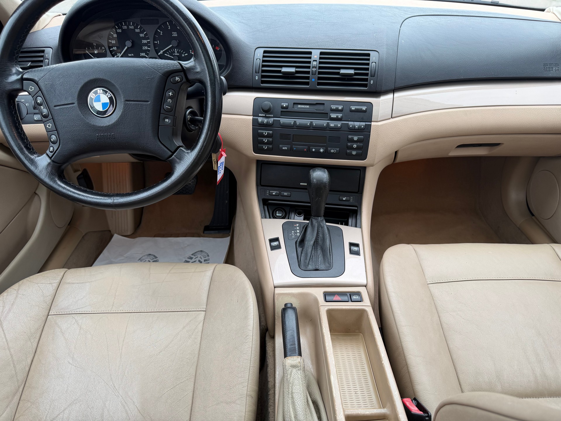 BMW 325xi-image-9