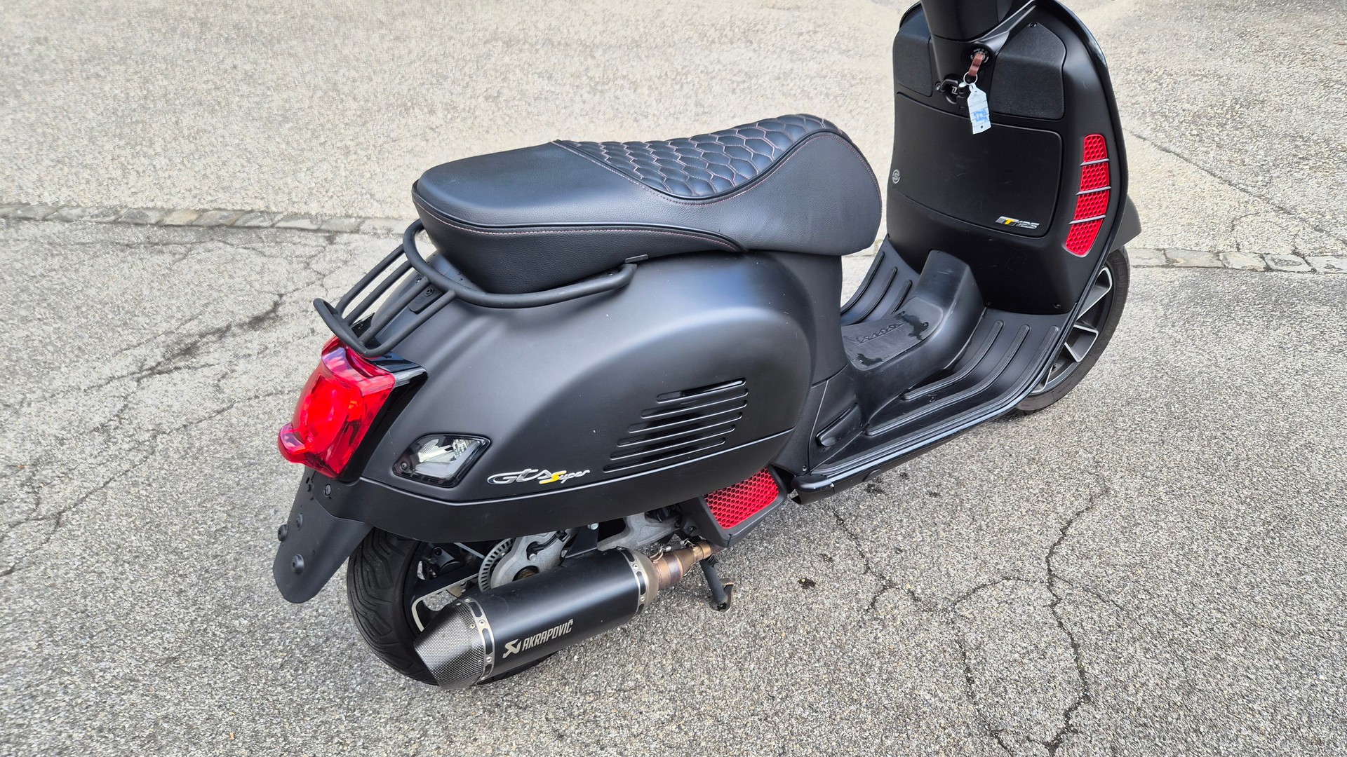 PIAGGIO Vespa GTS 125 Racing Sixties ABS-image-3