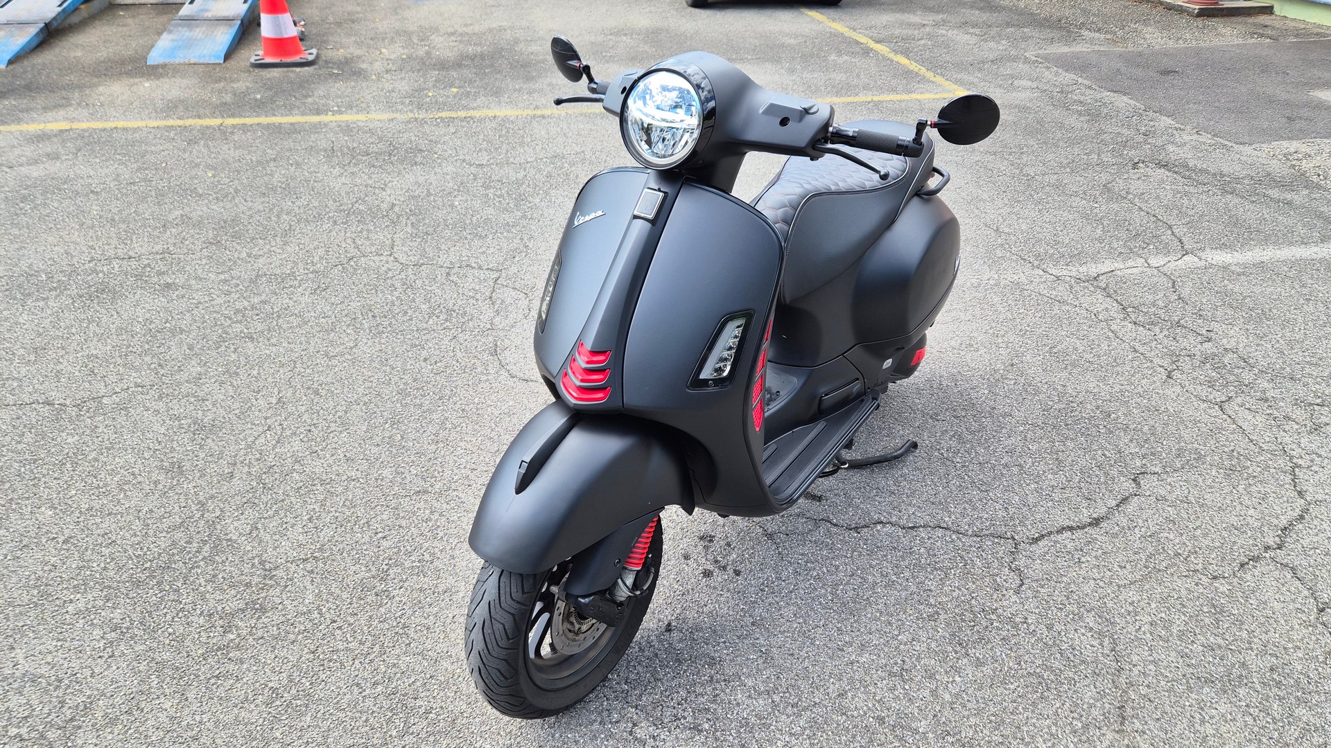 PIAGGIO Vespa GTS 125 Racing Sixties ABS-image-7