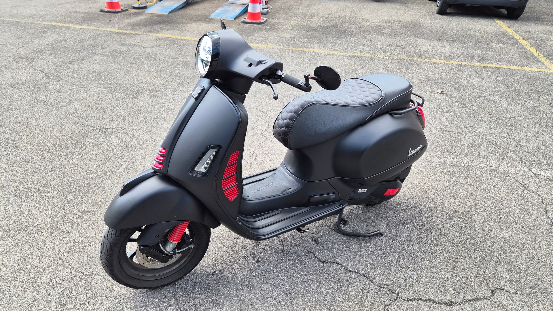 PIAGGIO Vespa GTS 125 Racing Sixties ABS-image-6