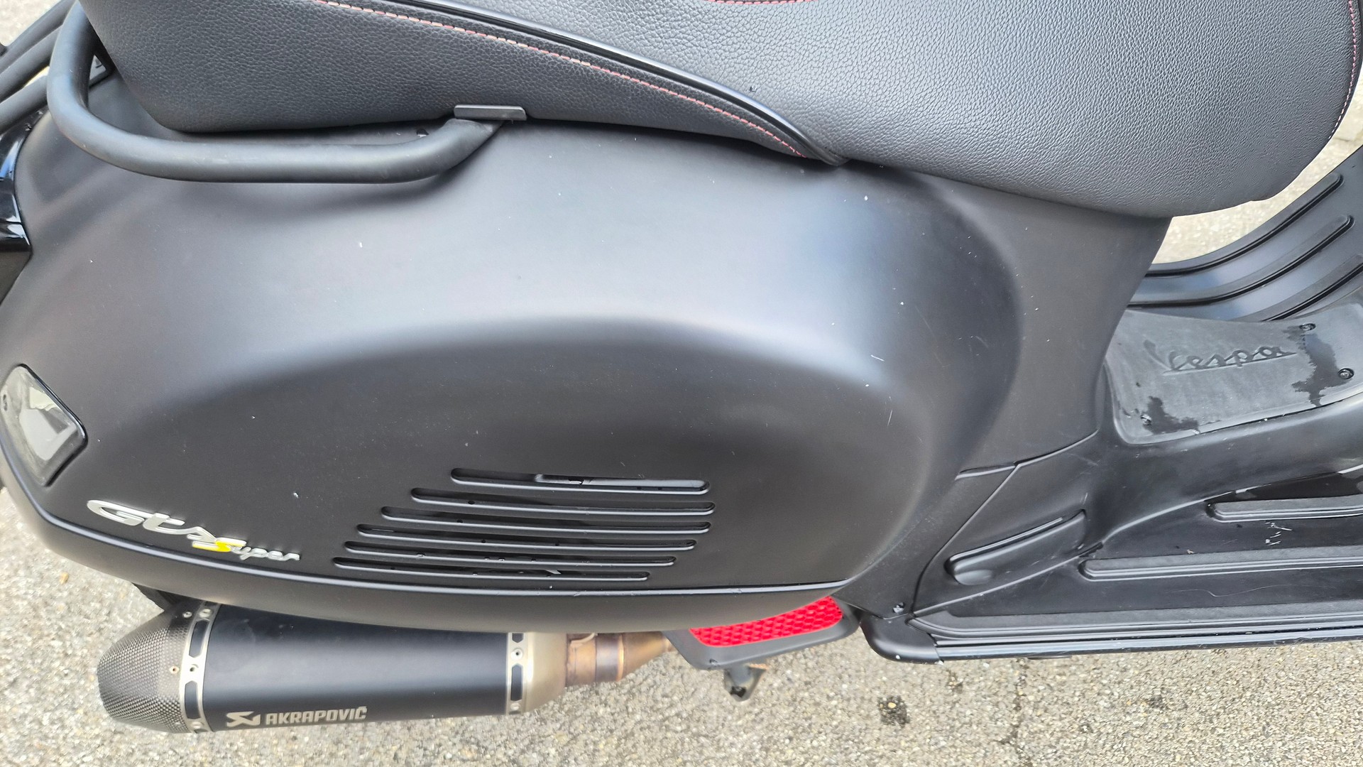 PIAGGIO Vespa GTS 125 Racing Sixties ABS-image-14