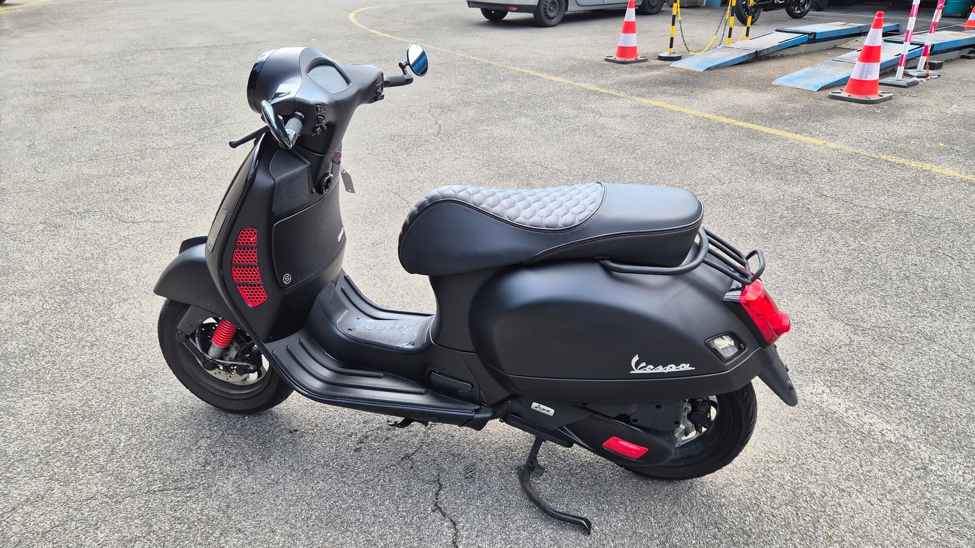 PIAGGIO Vespa GTS 125 Racing Sixties ABS-image-5