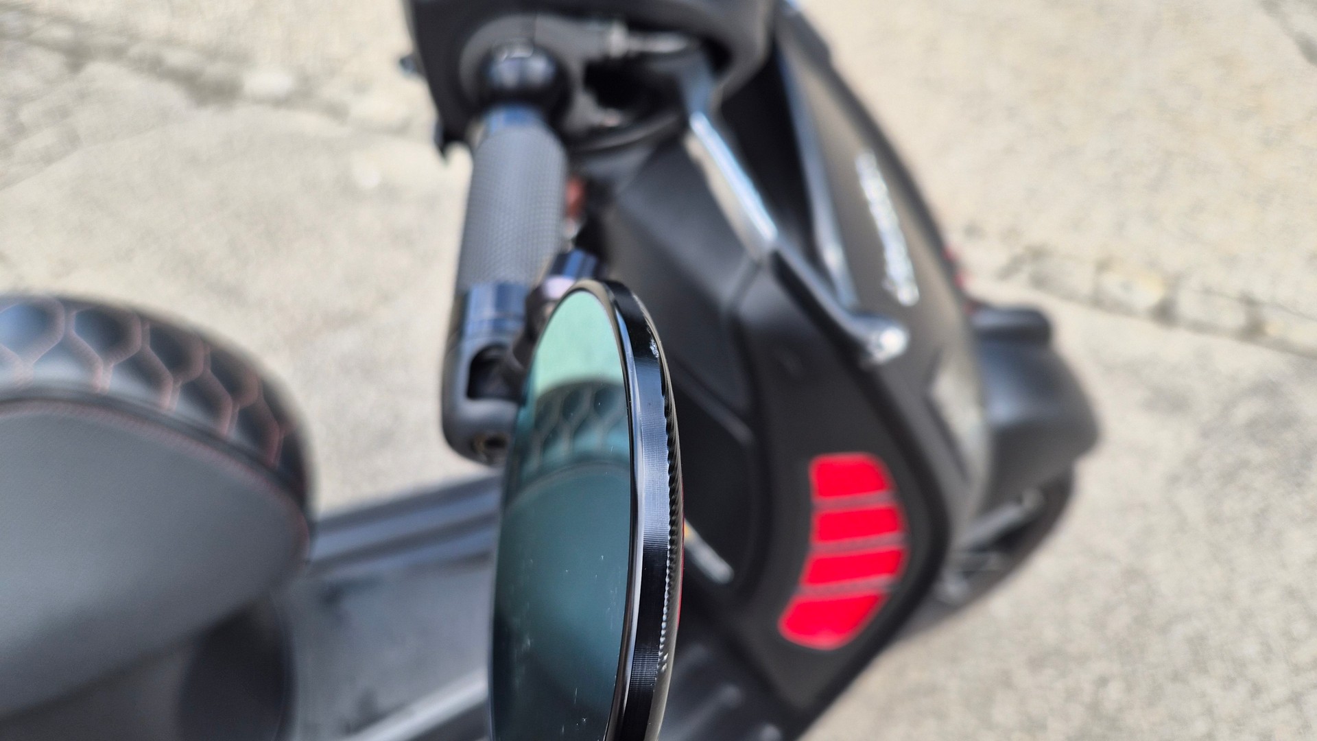 PIAGGIO Vespa GTS 125 Racing Sixties ABS-image-8