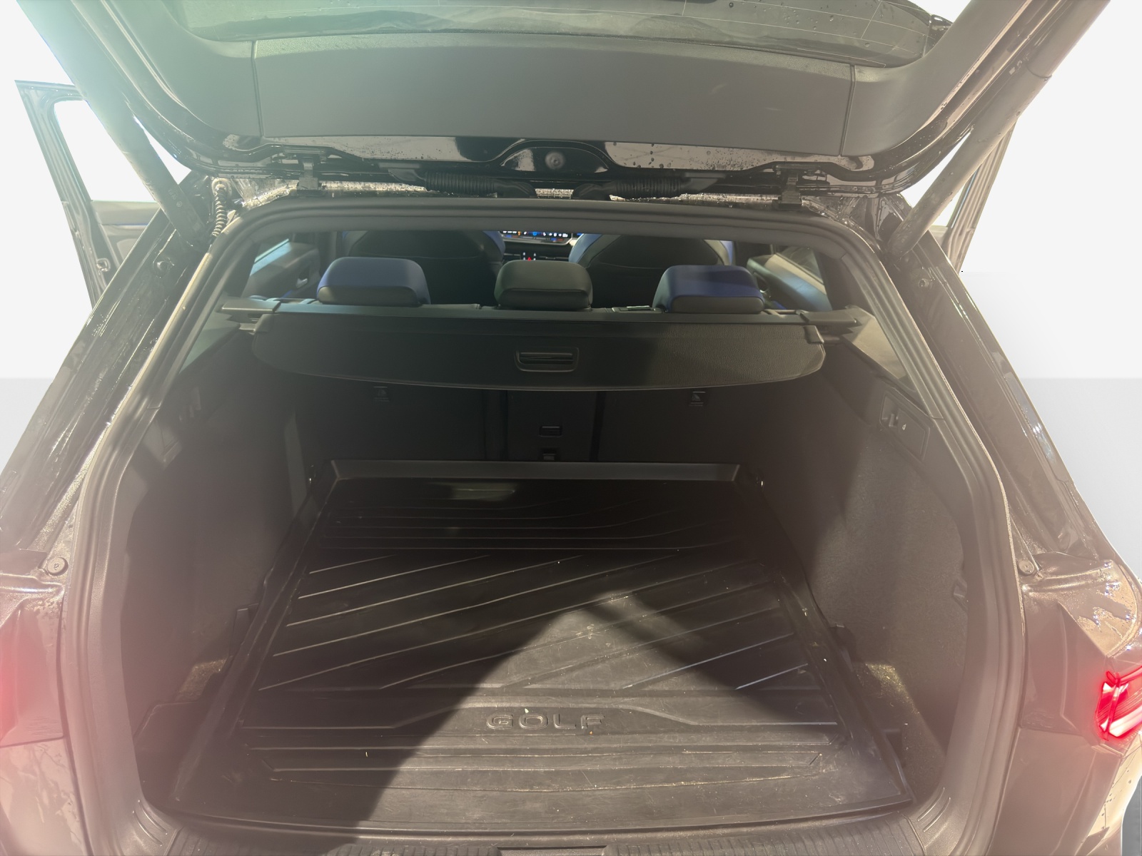 VW Golf Variant 2.0 TSI R DSG 4 Motion-image-12