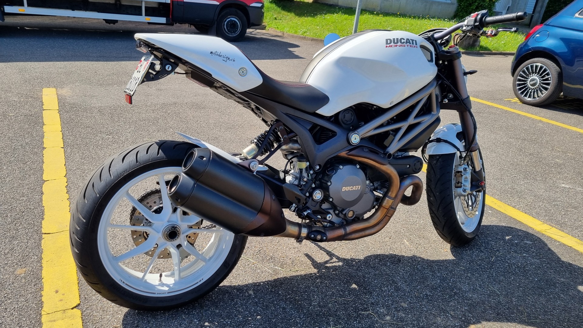 DUCATI Monster 1100 EVO ABS-image-2