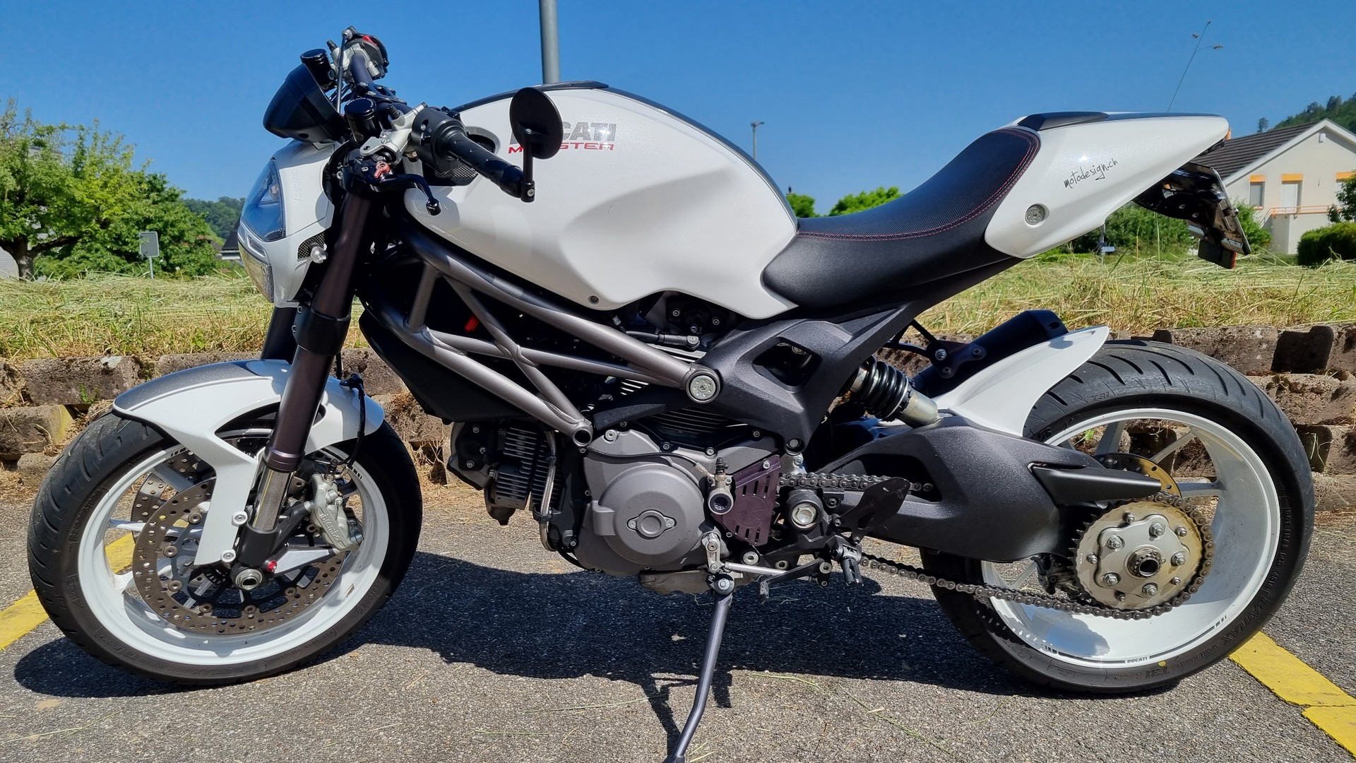 DUCATI Monster 1100 EVO ABS-image-1