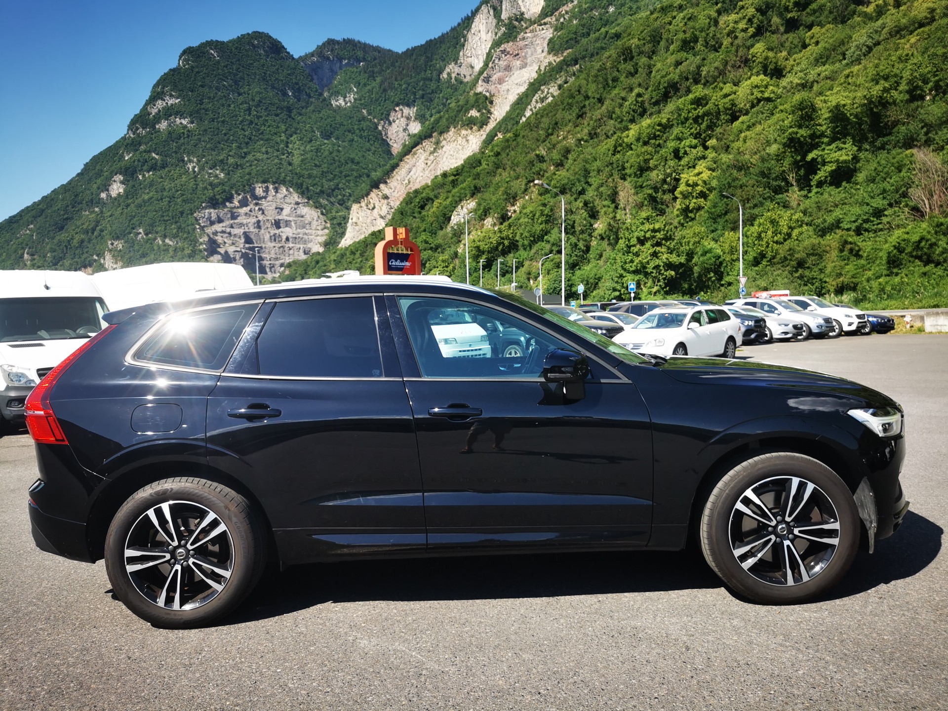 VOLVO XC60 T5 AWD Momentum Geartronic-image-3