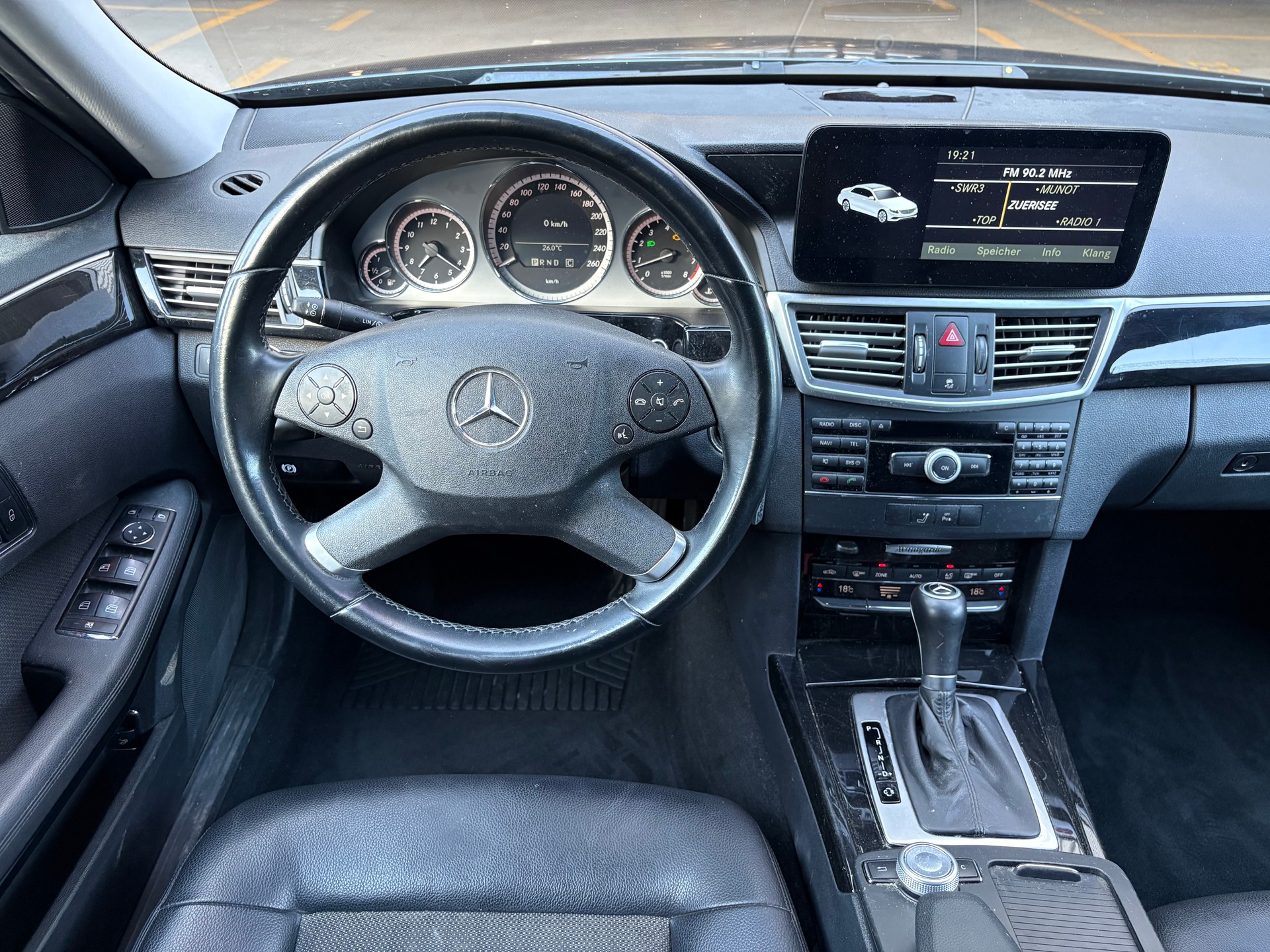 MERCEDES-BENZ E 200 CGI BlueEfficiency Avantgarde Automatic-image-11