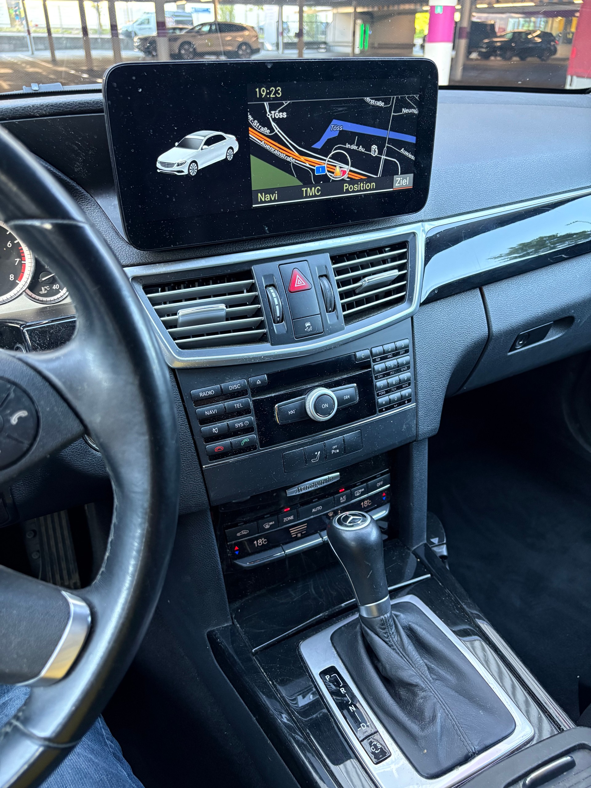 MERCEDES-BENZ E 200 CGI BlueEfficiency Avantgarde Automatic-image-12