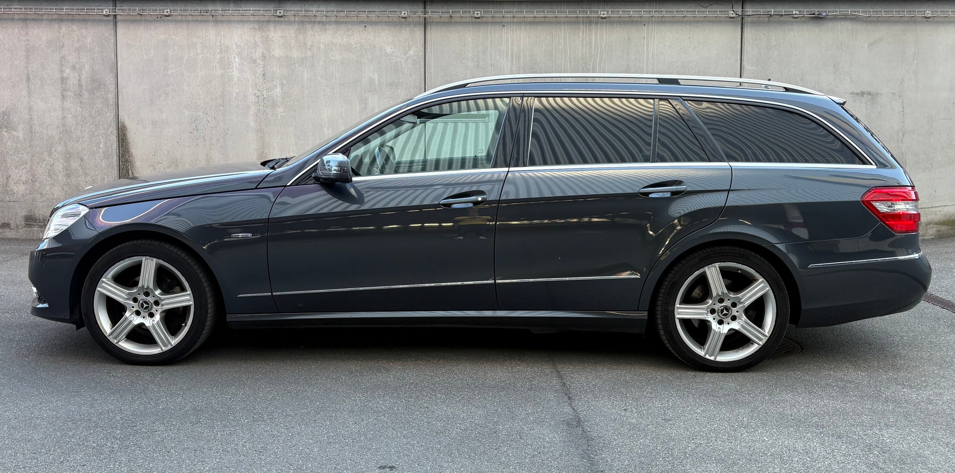 MERCEDES-BENZ E 200 CGI BlueEfficiency Avantgarde Automatic-image-5
