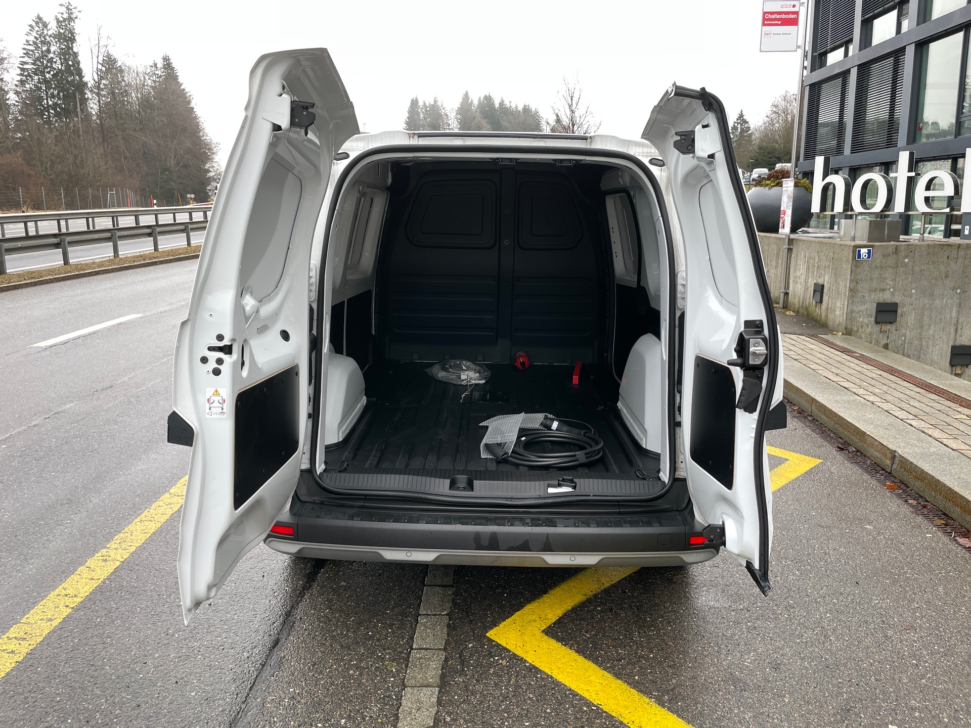 NISSAN Townstar EV45 kWh 22kW L2 Acenta-image-13