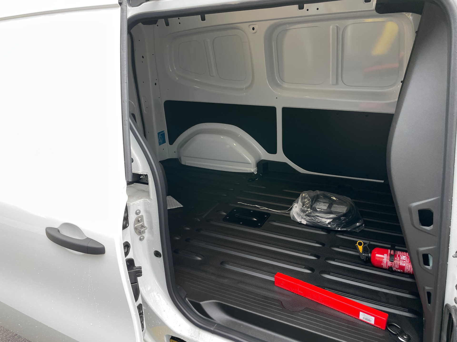 NISSAN Townstar EV45 kWh 22kW L2 Acenta-image-4