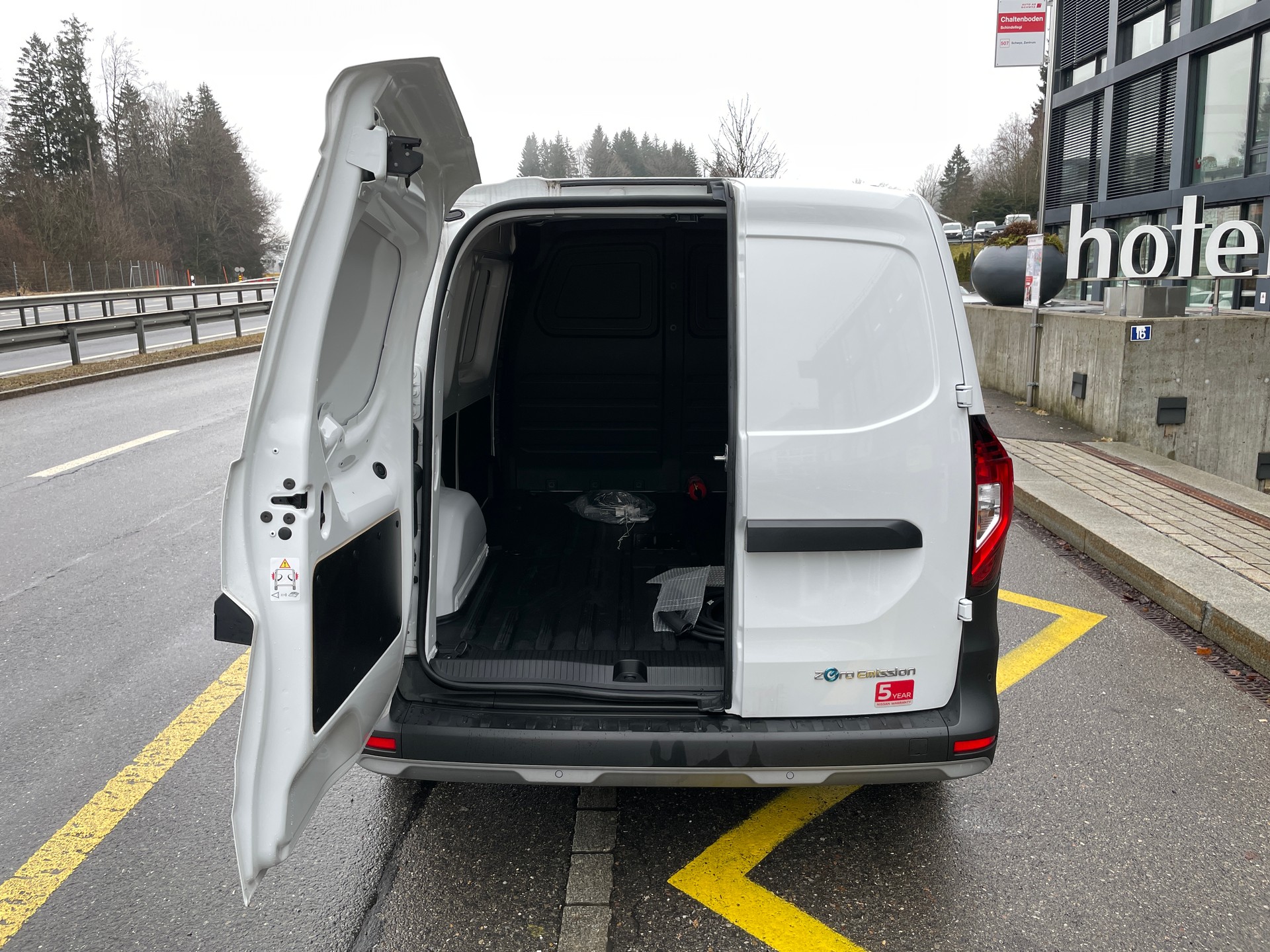 NISSAN Townstar EV45 kWh 22kW L2 Acenta-image-12