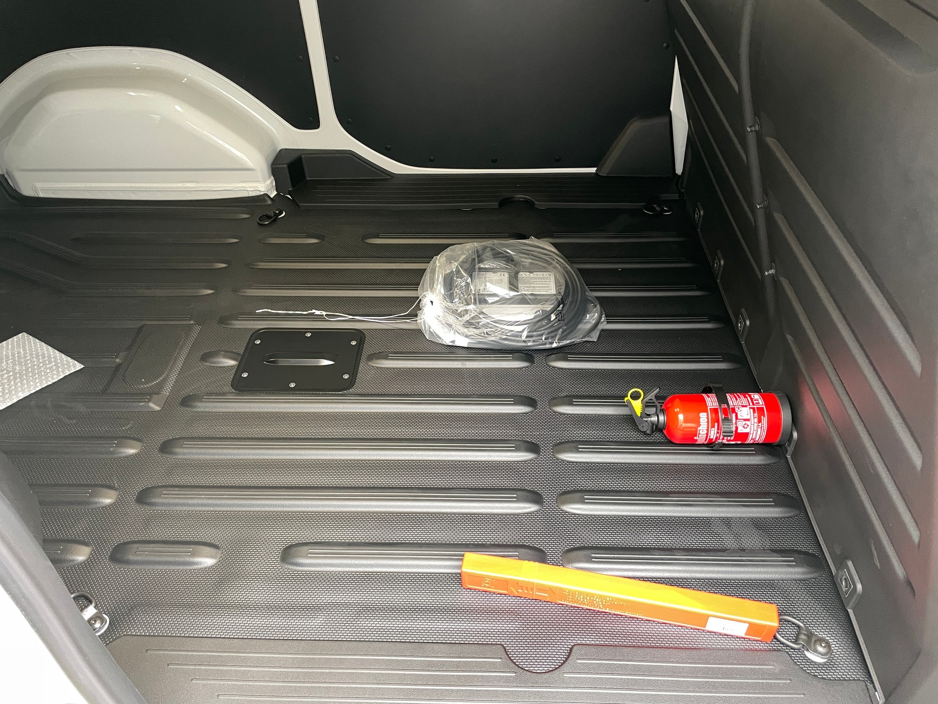 NISSAN Townstar EV45 kWh 22kW L2 Acenta-image-7