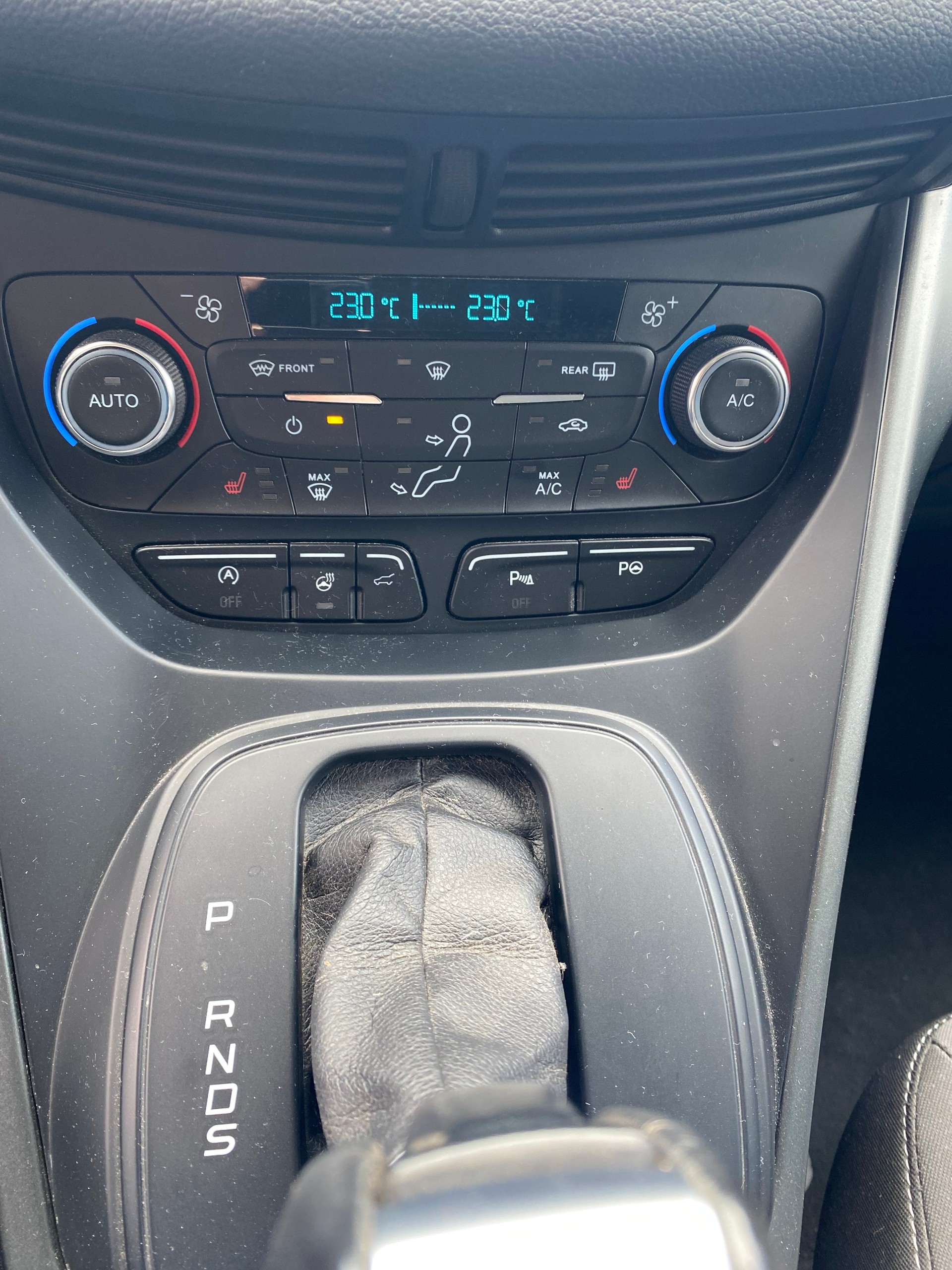 FORD Kuga 2.0 TDCi Trend 4WD PowerShift-image-12