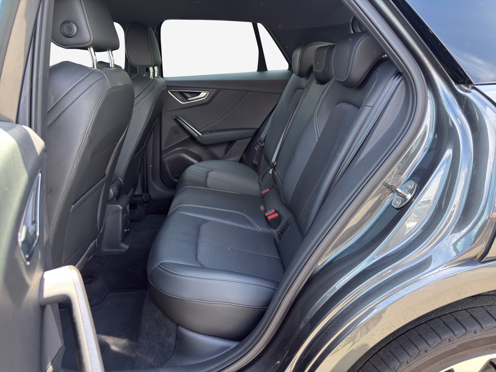 AUDI Q2 35 TFSI S line-image-11