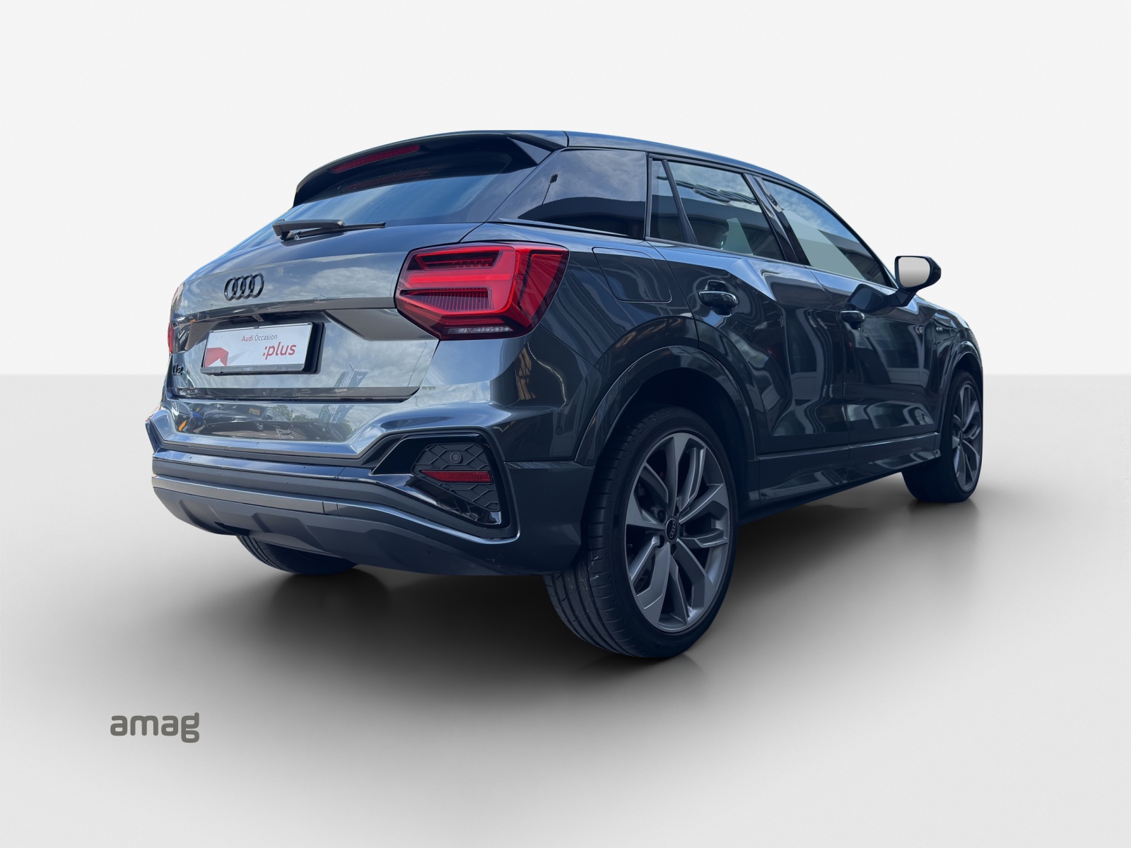 AUDI Q2 35 TFSI S line-image-4