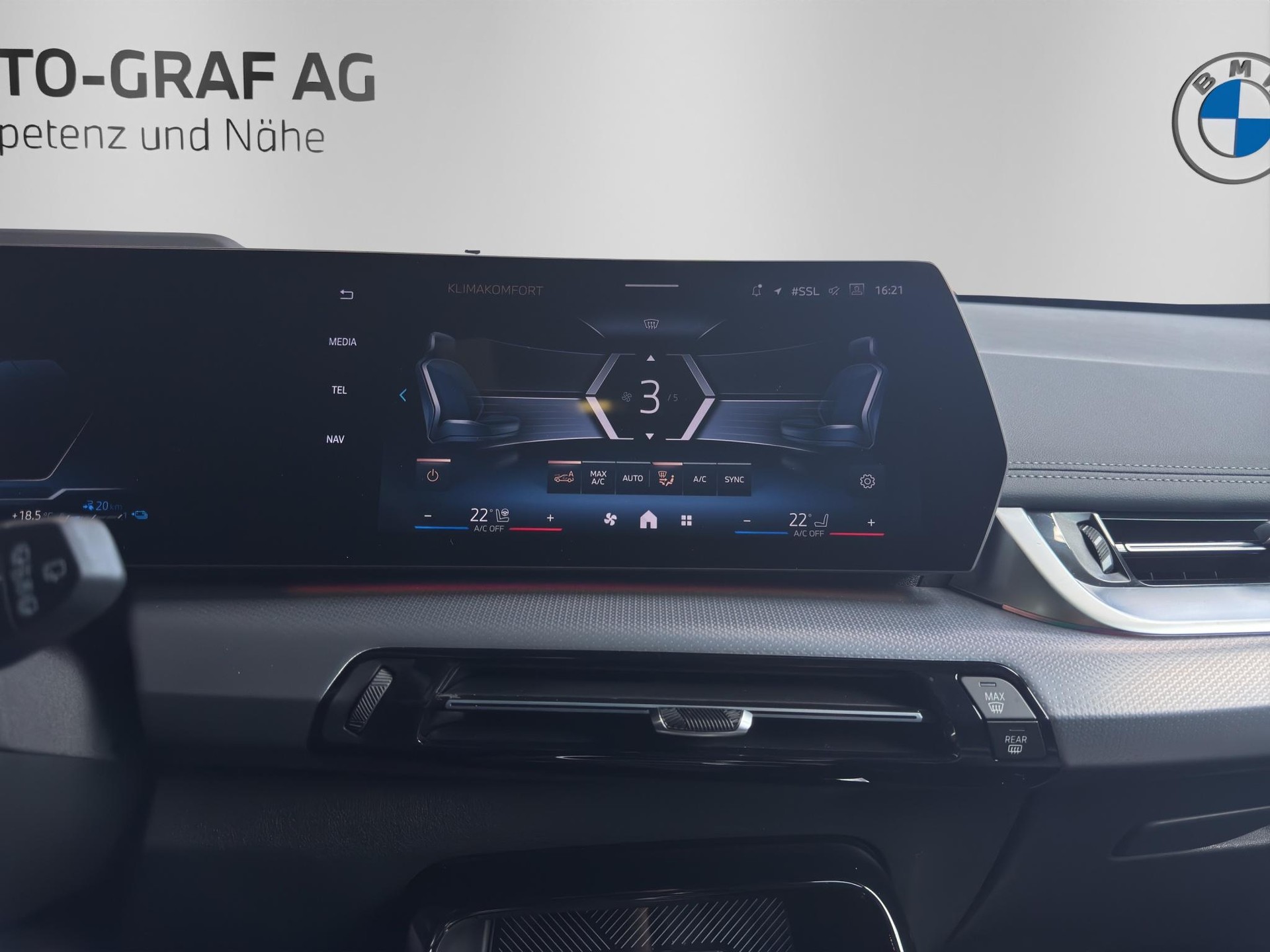 BMW X1 30e M Sport xDrive paddles-image-16