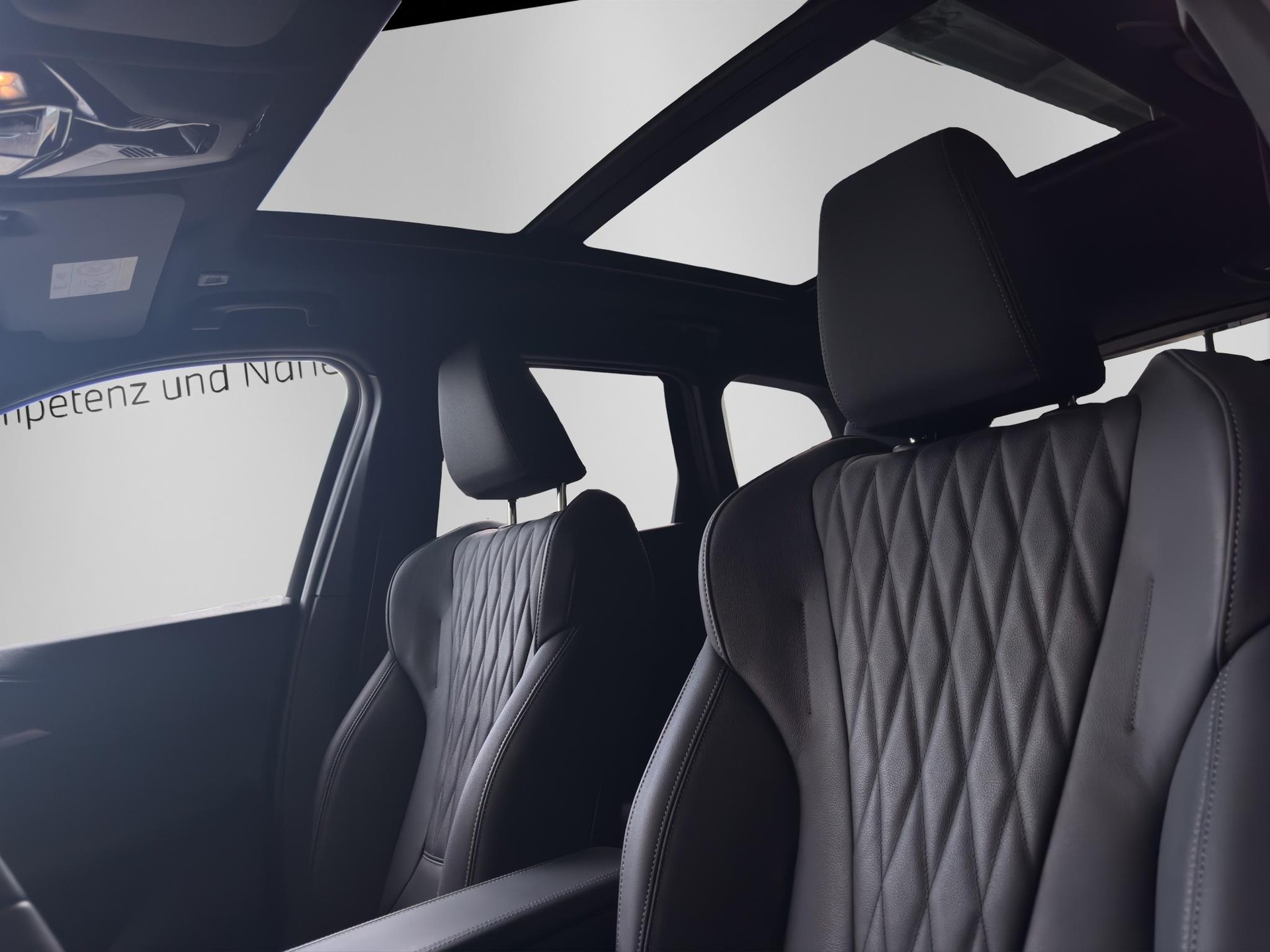 BMW X1 30e M Sport xDrive paddles-image-11