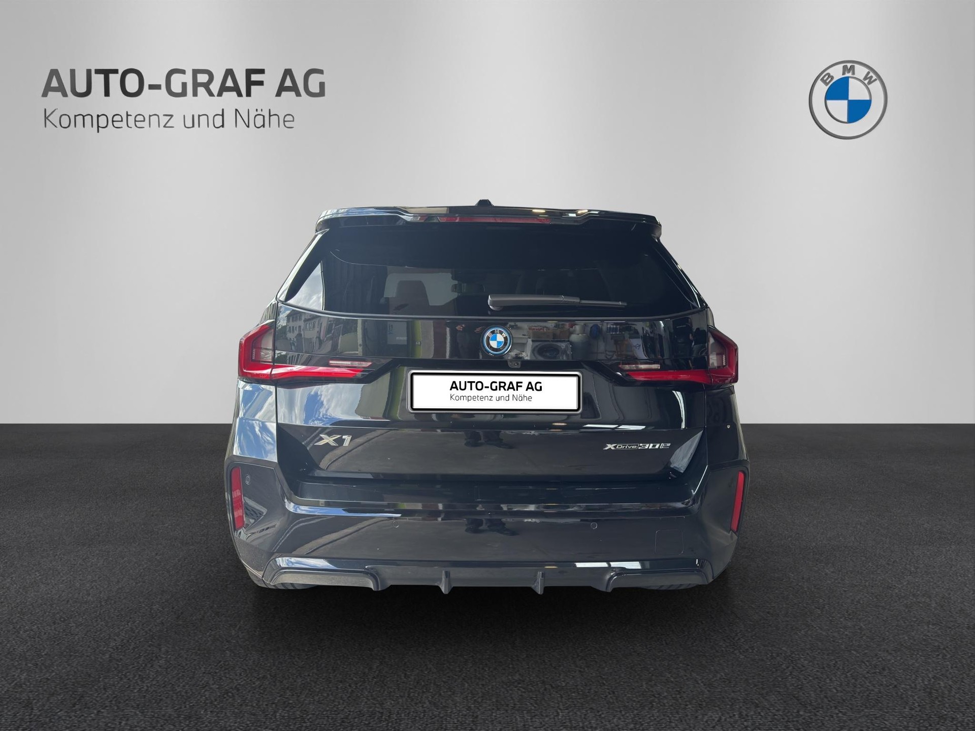 BMW X1 30e M Sport xDrive paddles-showroom-element-3