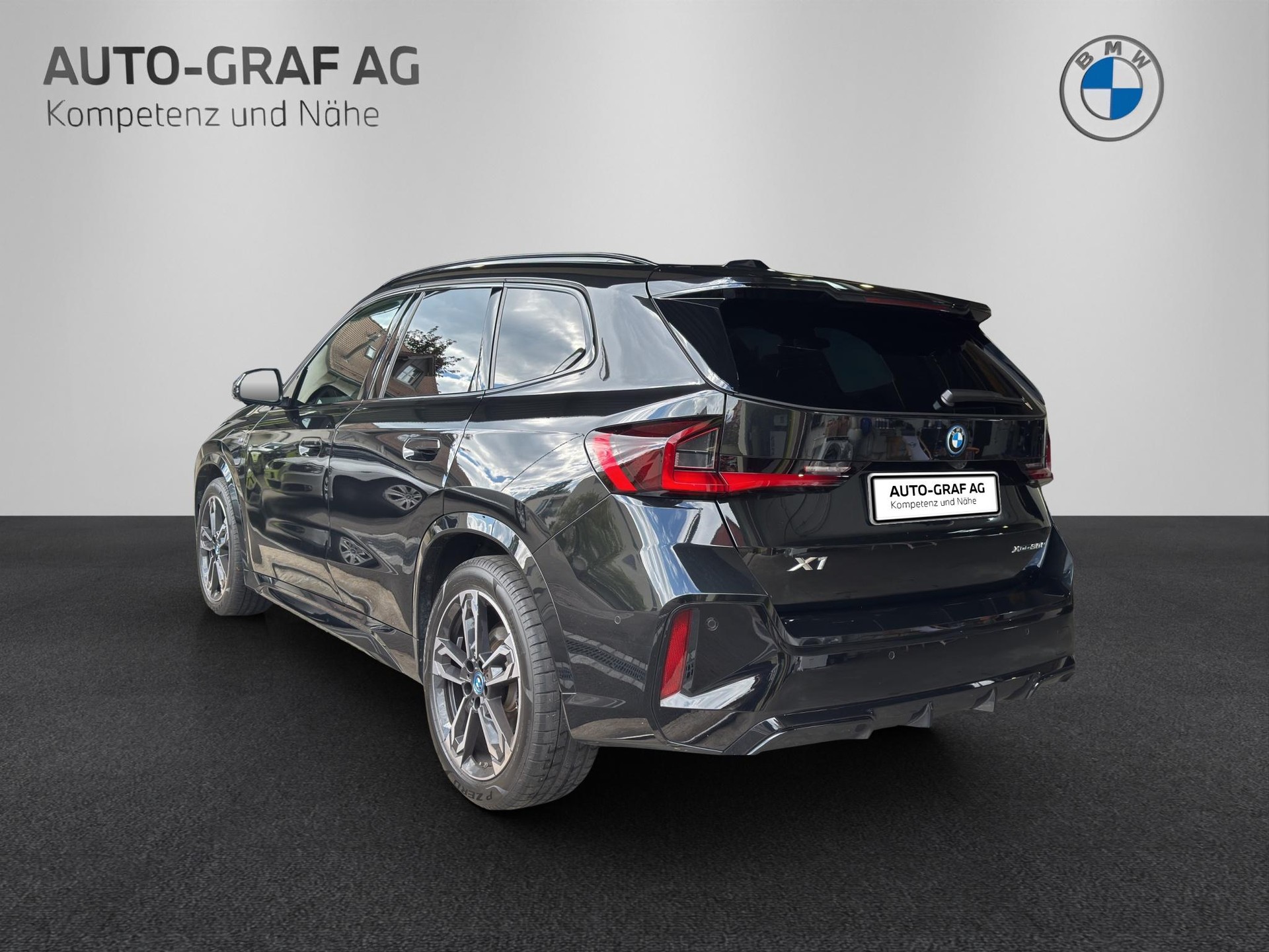 BMW X1 30e M Sport xDrive paddles-showroom-element-2