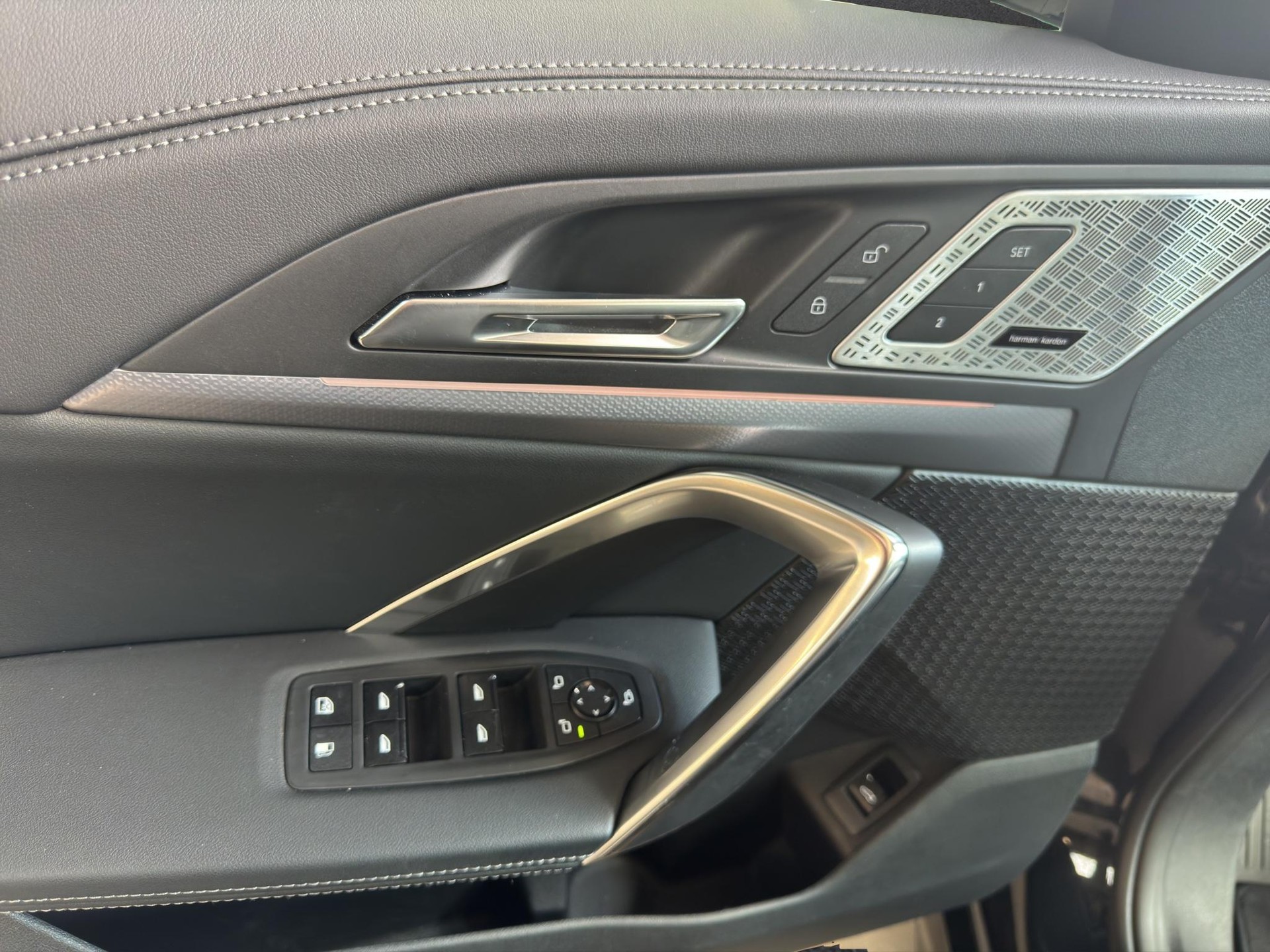 BMW X1 30e M Sport xDrive paddles-image-12