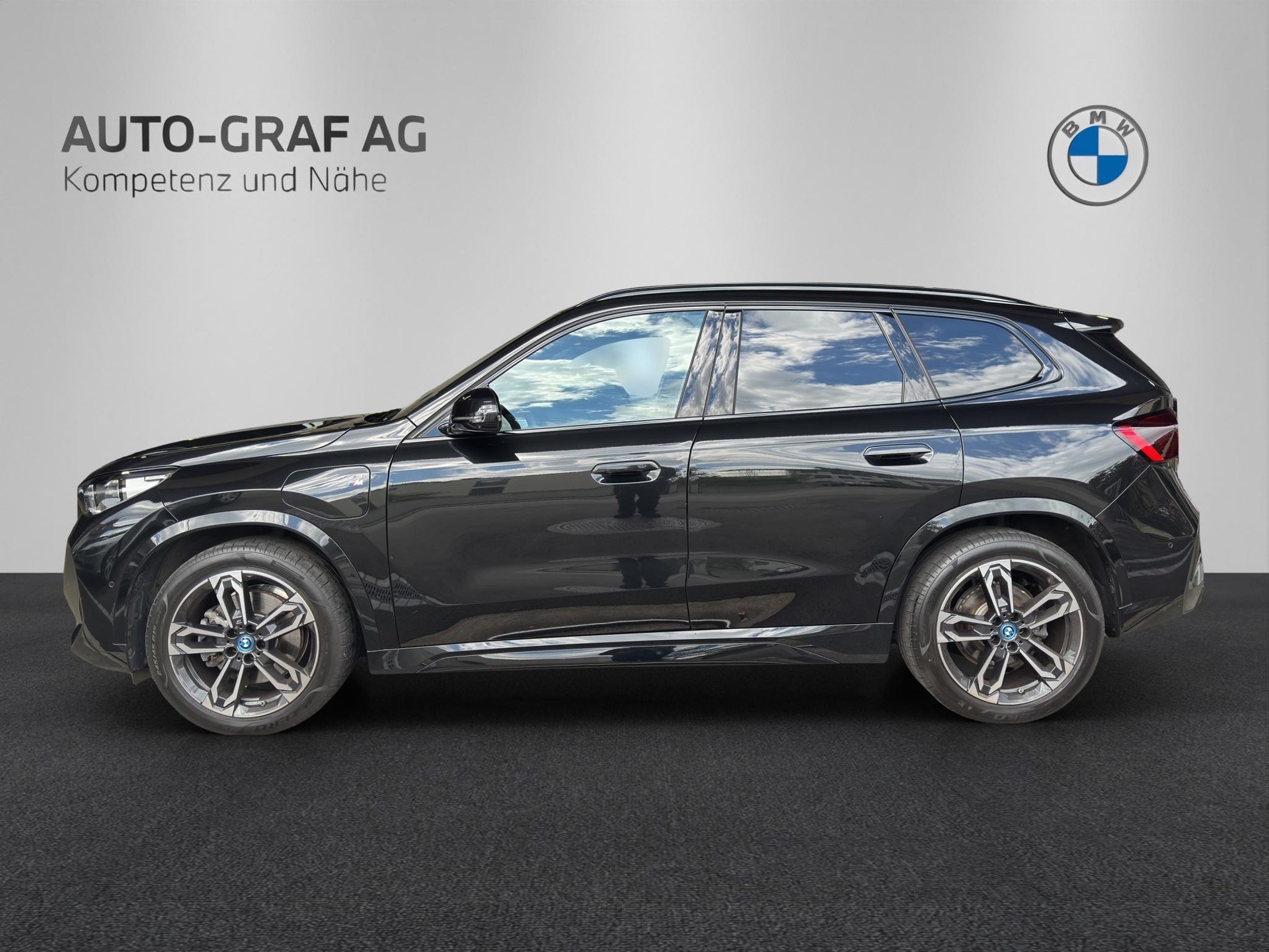 BMW X1 30e M Sport xDrive paddles-showroom-element-1