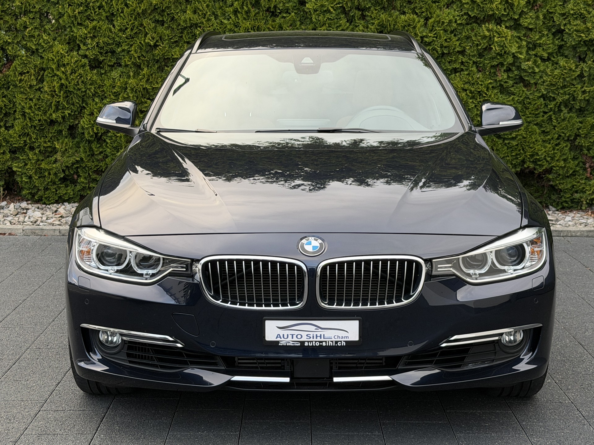 BMW 335i xDrive Touring Luxury Line Steptronic / CH-Fahrzeug-showroom-element-3