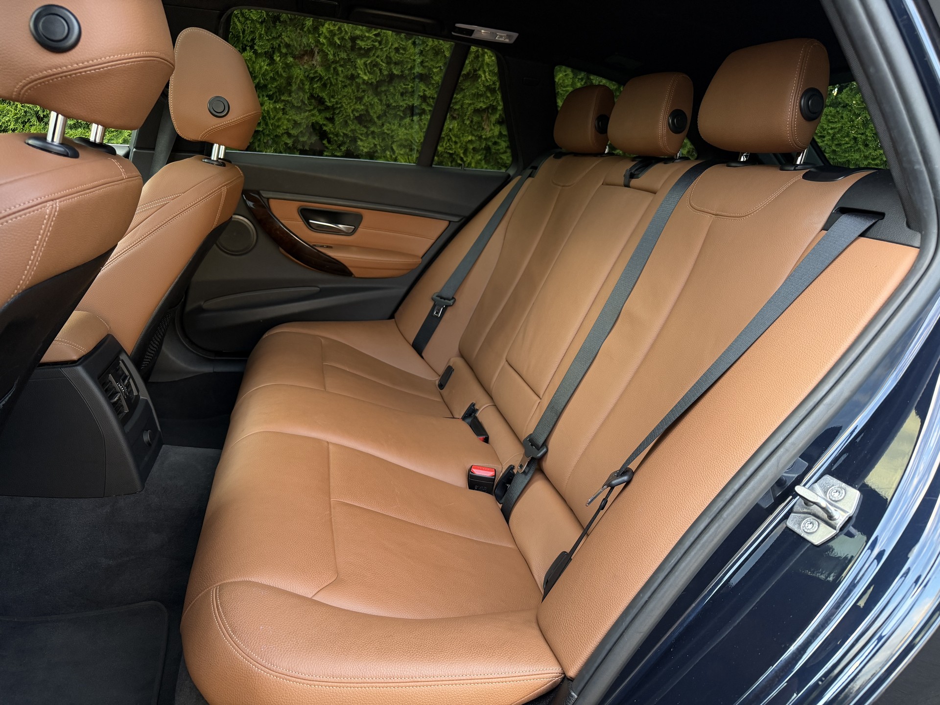 BMW 335i xDrive Touring Luxury Line Steptronic / CH-Fahrzeug-image-25