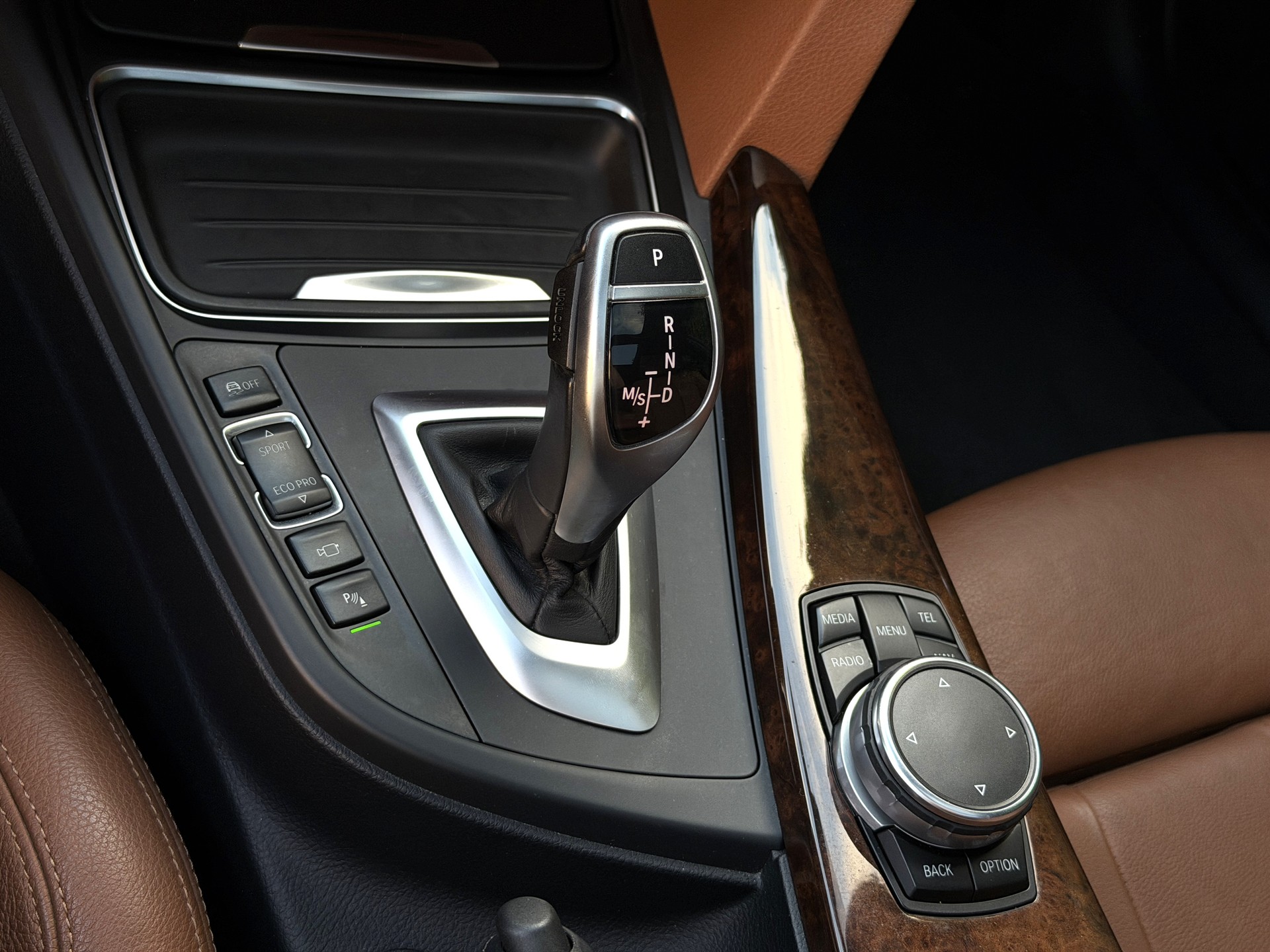 BMW 335i xDrive Touring Luxury Line Steptronic / CH-Fahrzeug-image-18