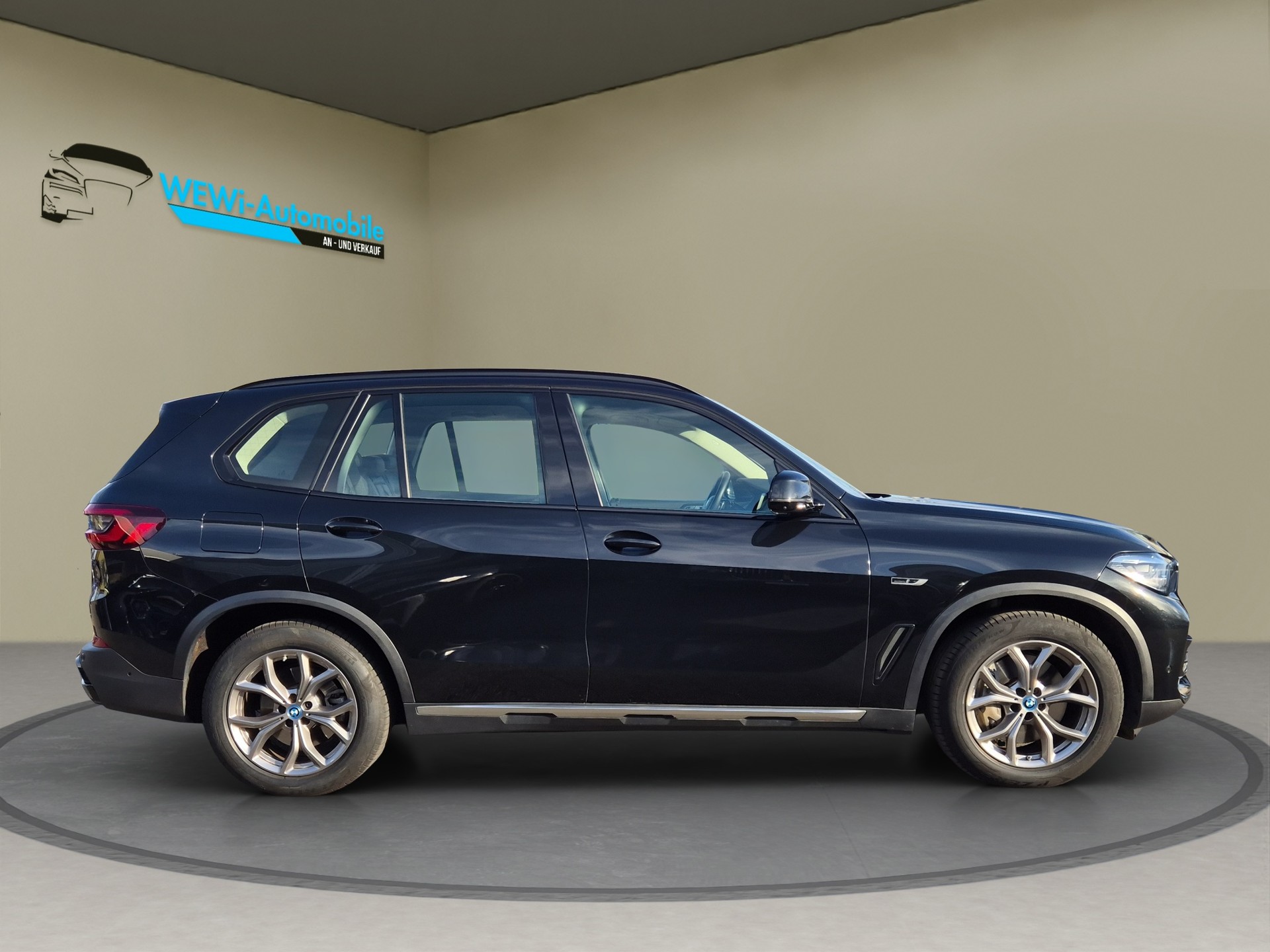 BMW X5 xDrive45e xLine Steptronic-showroom-element-1