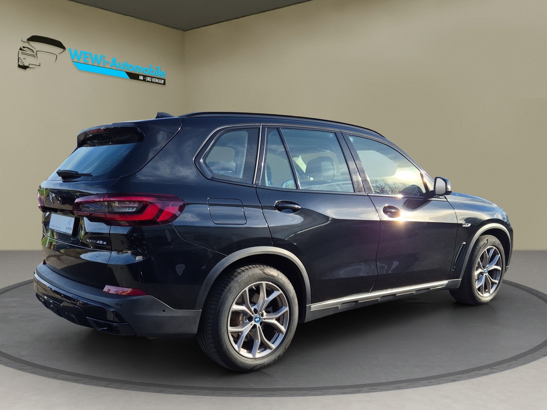 BMW X5 xDrive45e xLine Steptronic-showroom-element-2